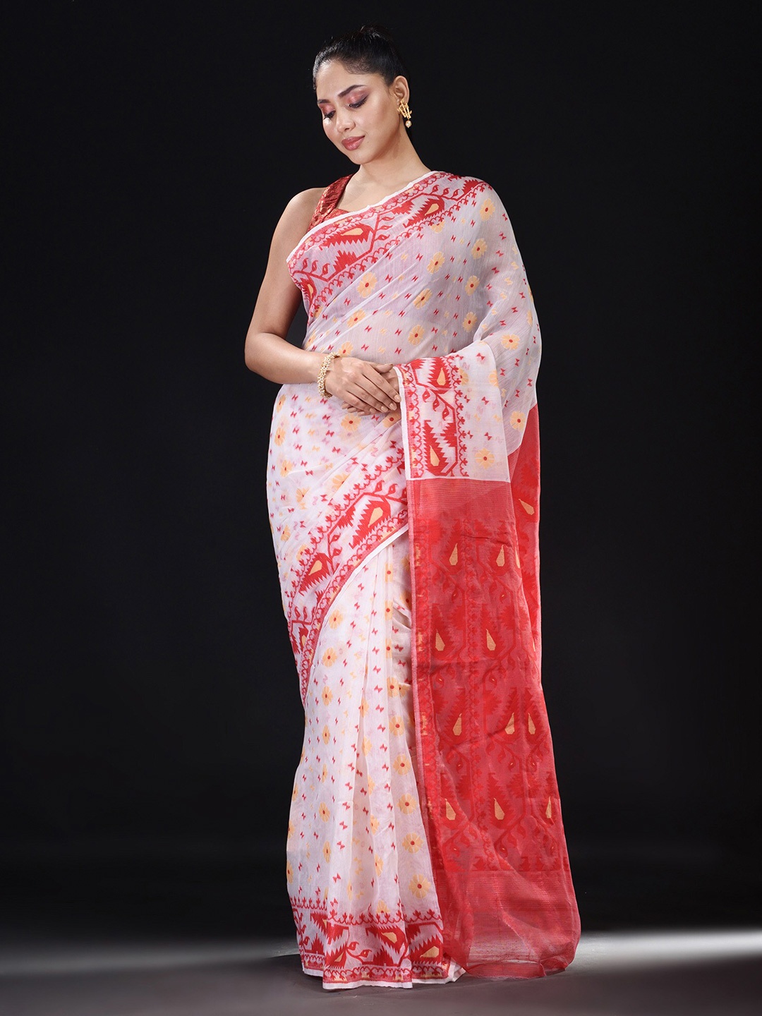 

BEATITUDE White & Peach-Coloured Woven Design Mukaish Silk Cotton Saree