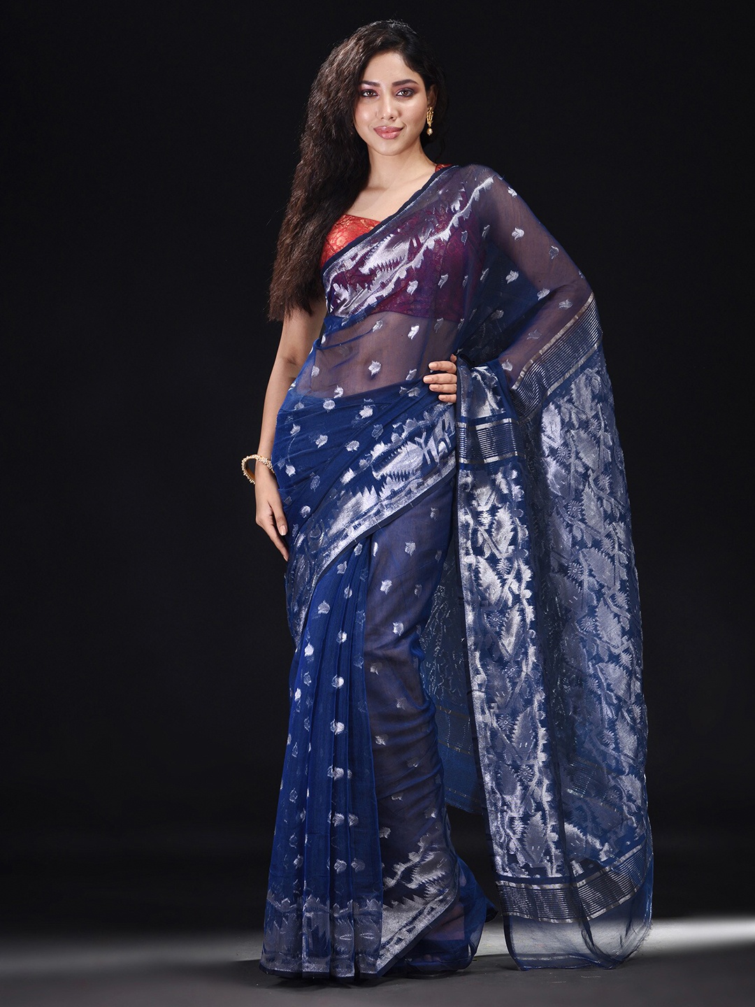 

BEATITUDE Blue & Silver-Toned Woven Design Zari Silk Cotton Saree