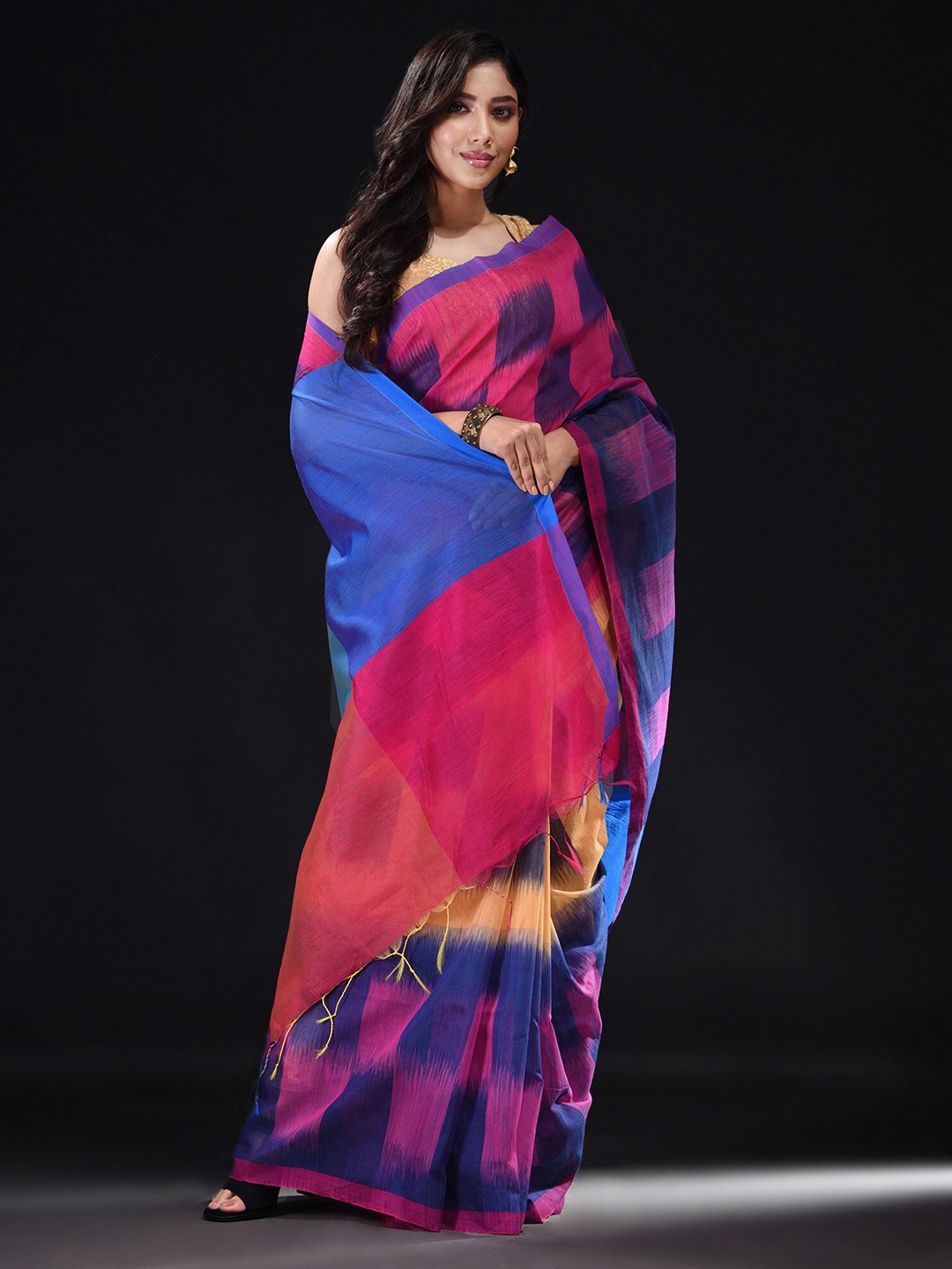

BEATITUDE Pink & Blue Woven Design Saree