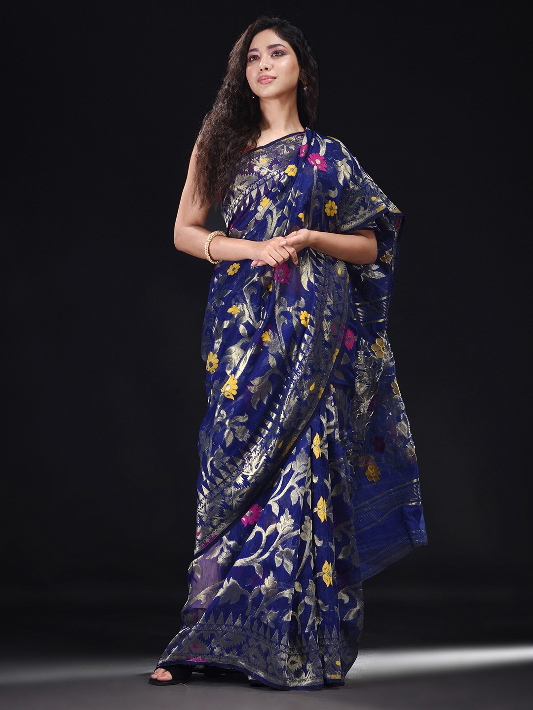 

BEATITUDE Blue & Silver-Toned Woven Design Zari Silk Cotton Saree