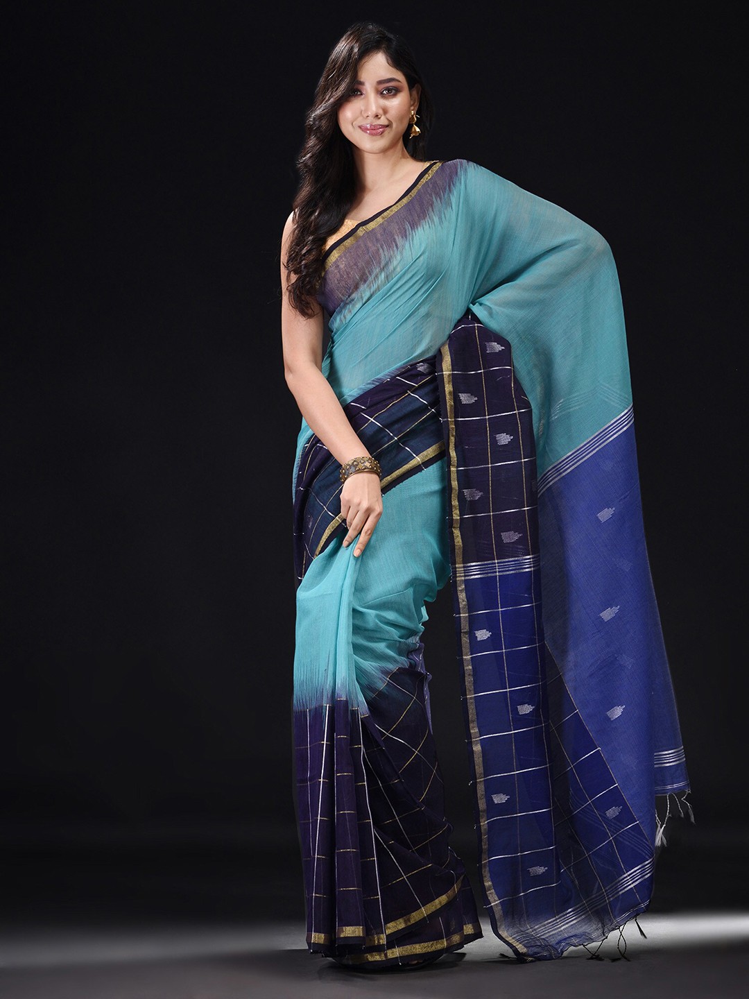

BEATITUDE Blue & White Woven Design Zari Saree