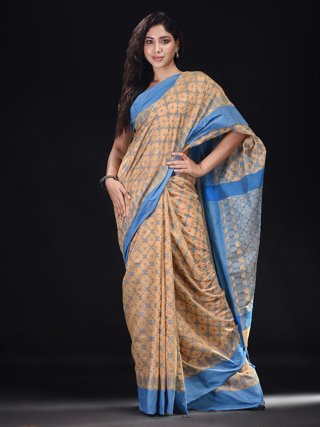 

BEATITUDE Beige & Blue Woven Design Silk Cotton Saree
