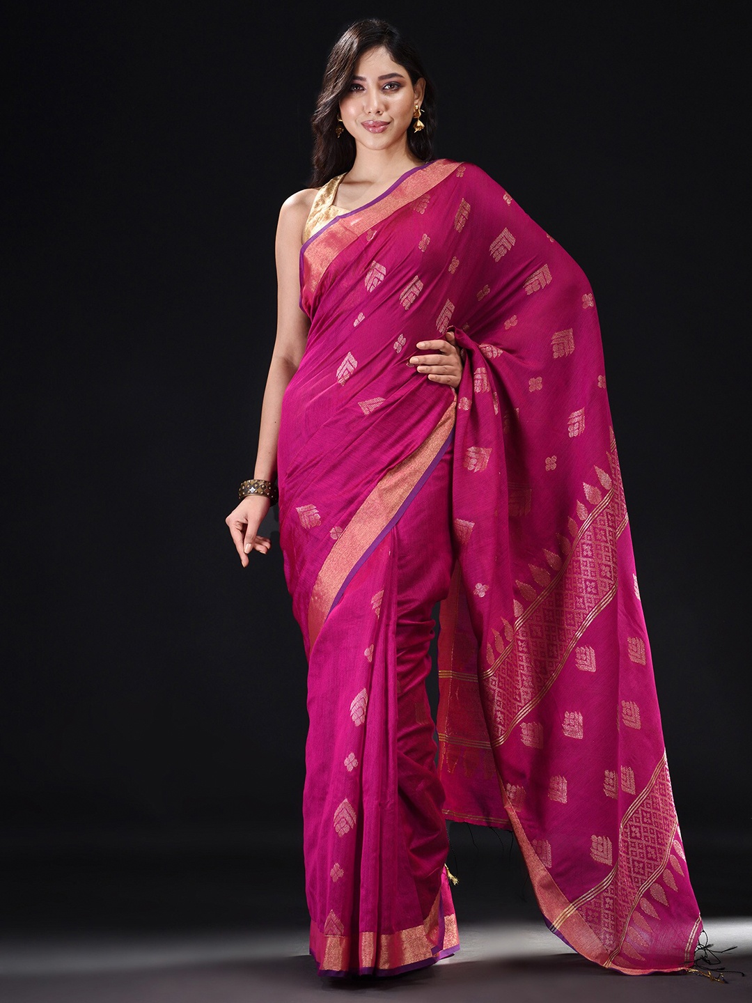

BEATITUDE Pink & Gold-Toned Woven Design Zari Saree