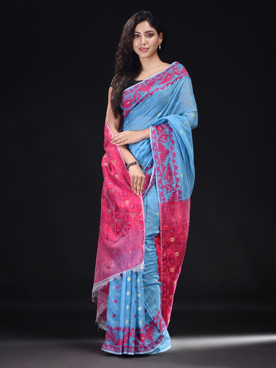 

BEATITUDE Women Blue & Pink Floral Silk Cotton Saree