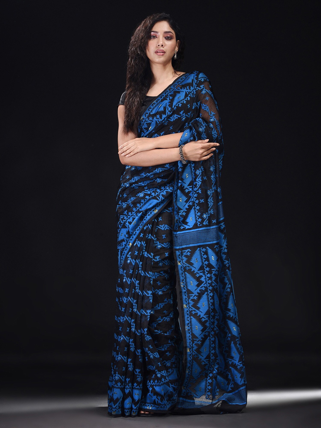 

BEATITUDE Black & Blue Floral Silk Cotton Jamdani Saree