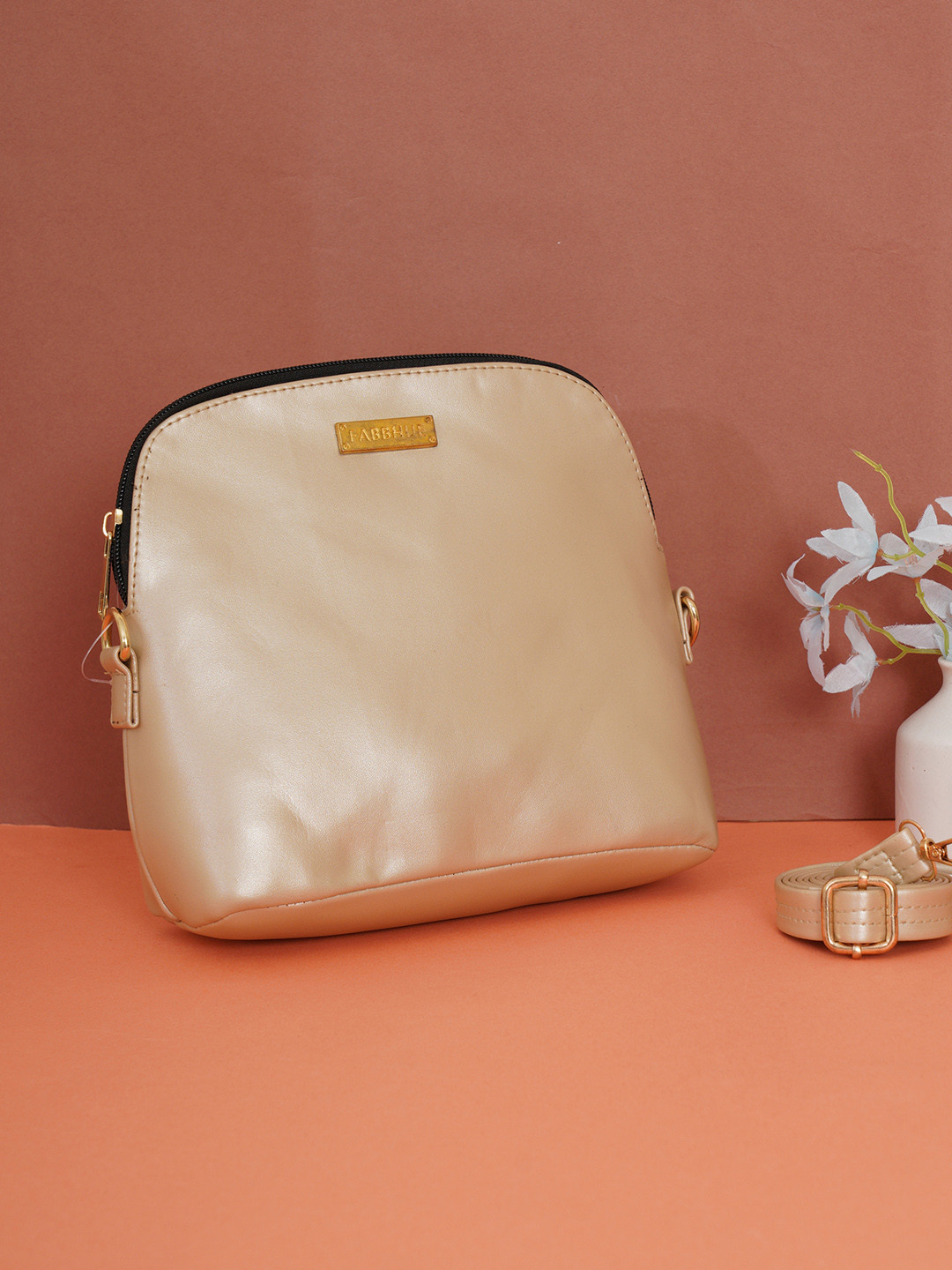 

FABBHUE Gold-Toned PU Structured Sling Bag