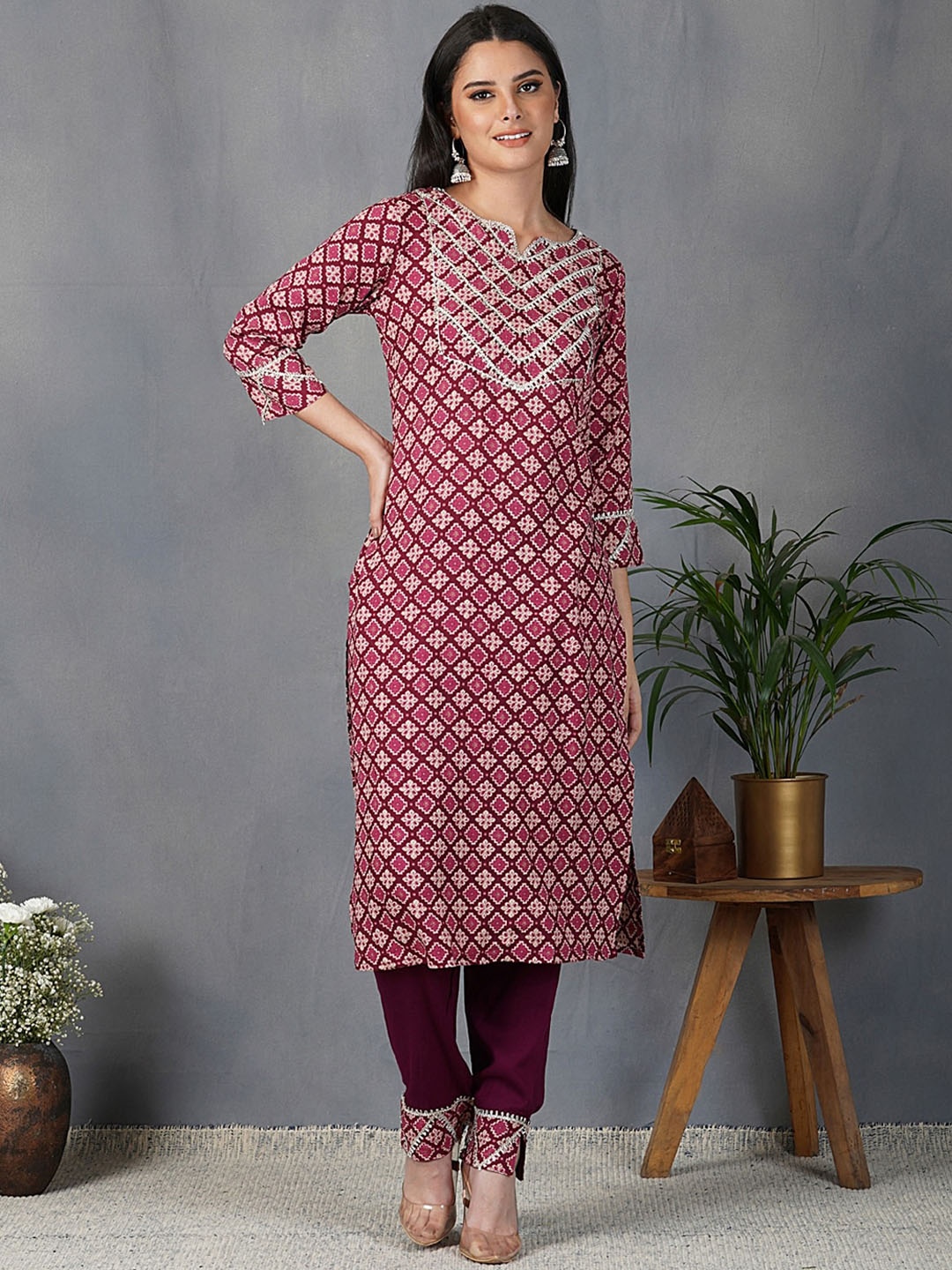 

METRO-FASHION Women Magenta Floral Printed Kurta with Trousers