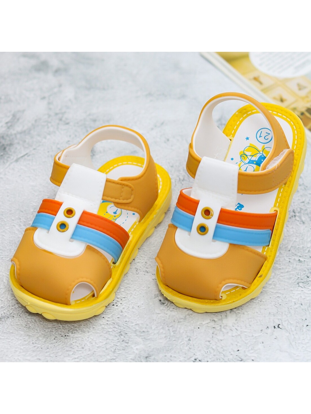 

Yellow Bee Boys Brown & Blue PU Shoe-Style Sandals
