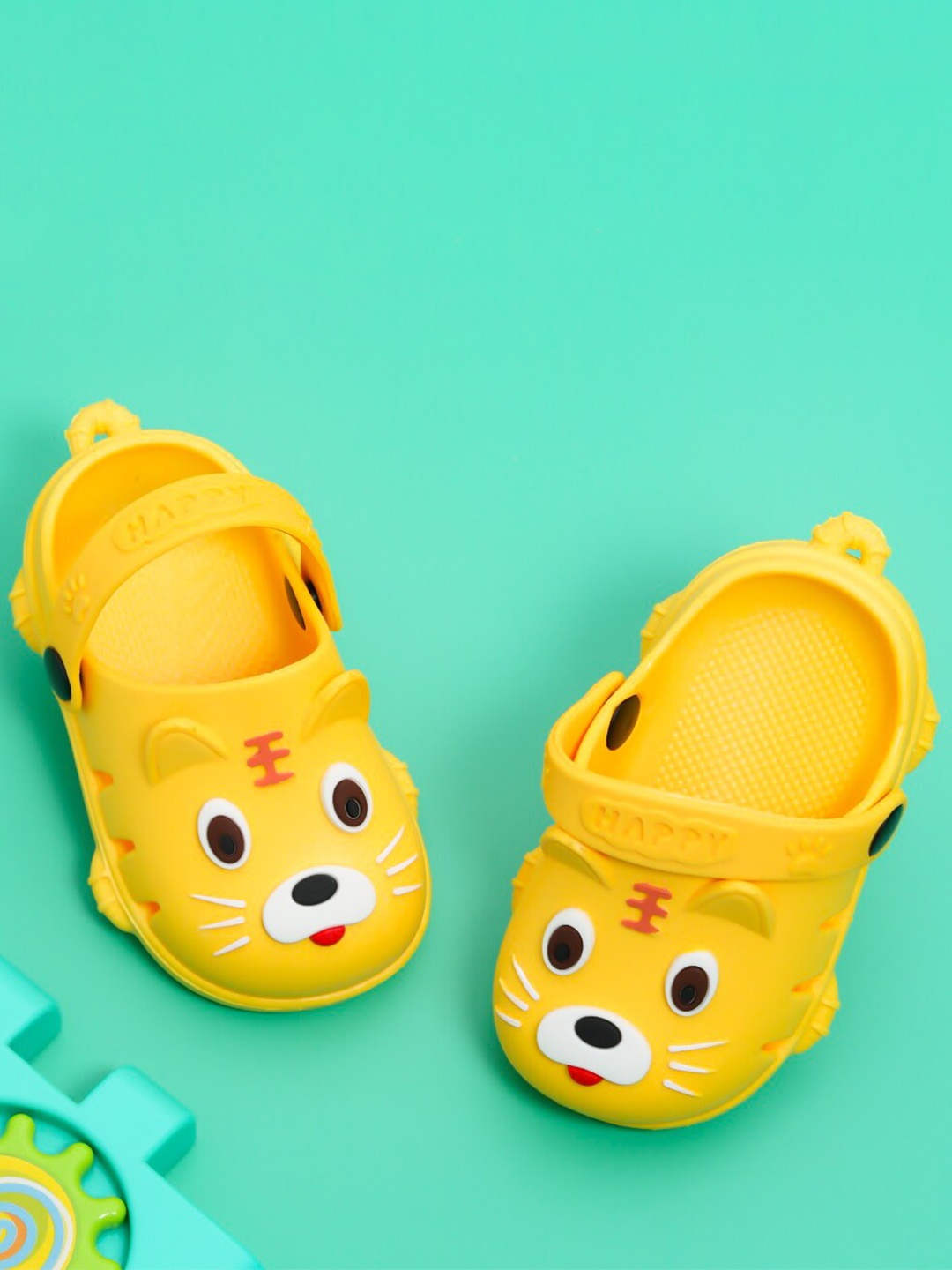 

Yellow Bee Boys Yellow & White Clogs Sandals