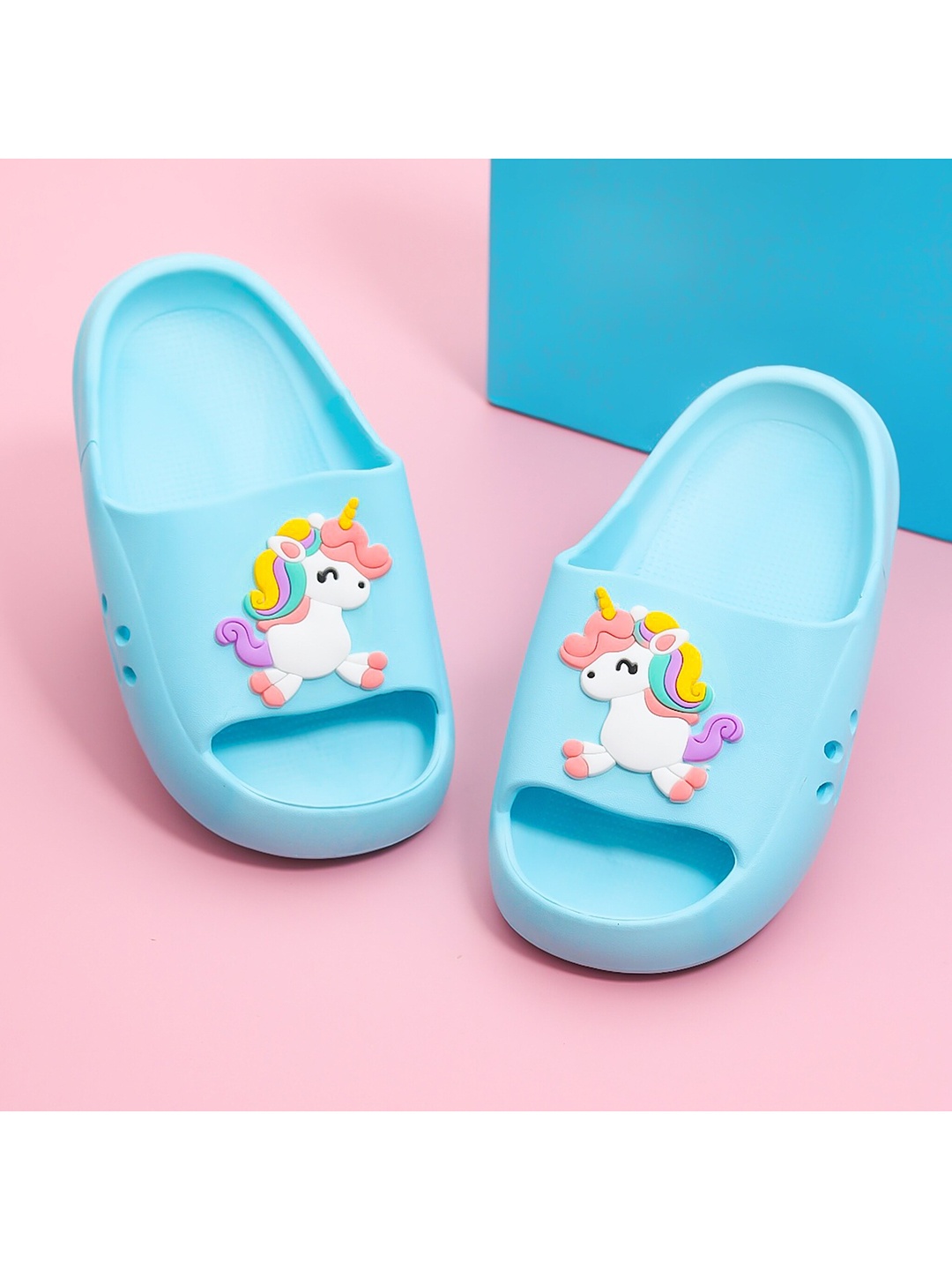

Yellow Bee Girls Blue & White Unicorn Rubber Sliders