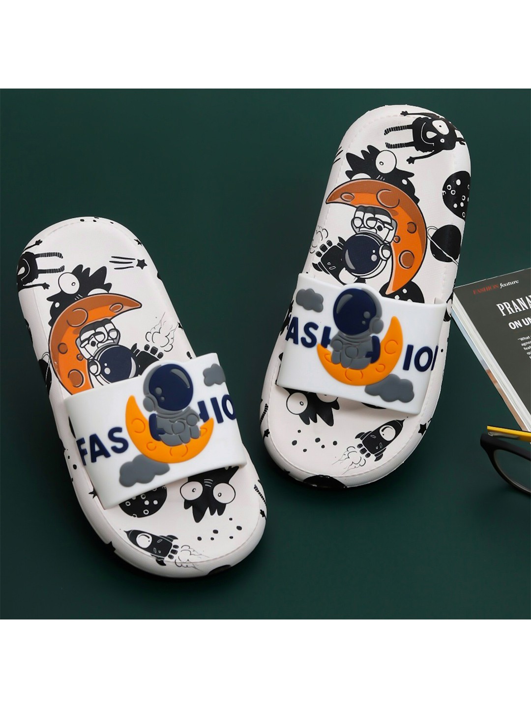 

Yellow Bee Boys White & Blue Printed Rubber Sliders