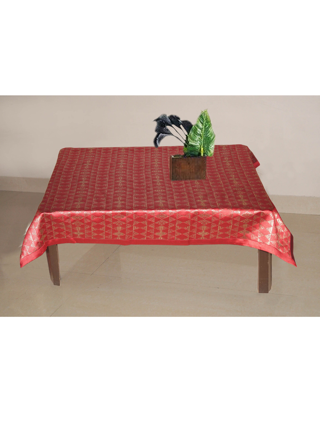 

Lushomes Pink Printed Table Cloth