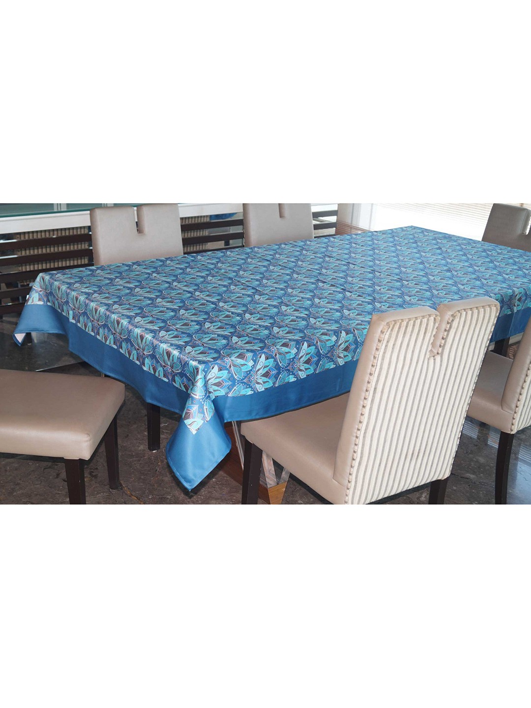 

Lushomes Blue & White Printed 6-Seater Table Cloth