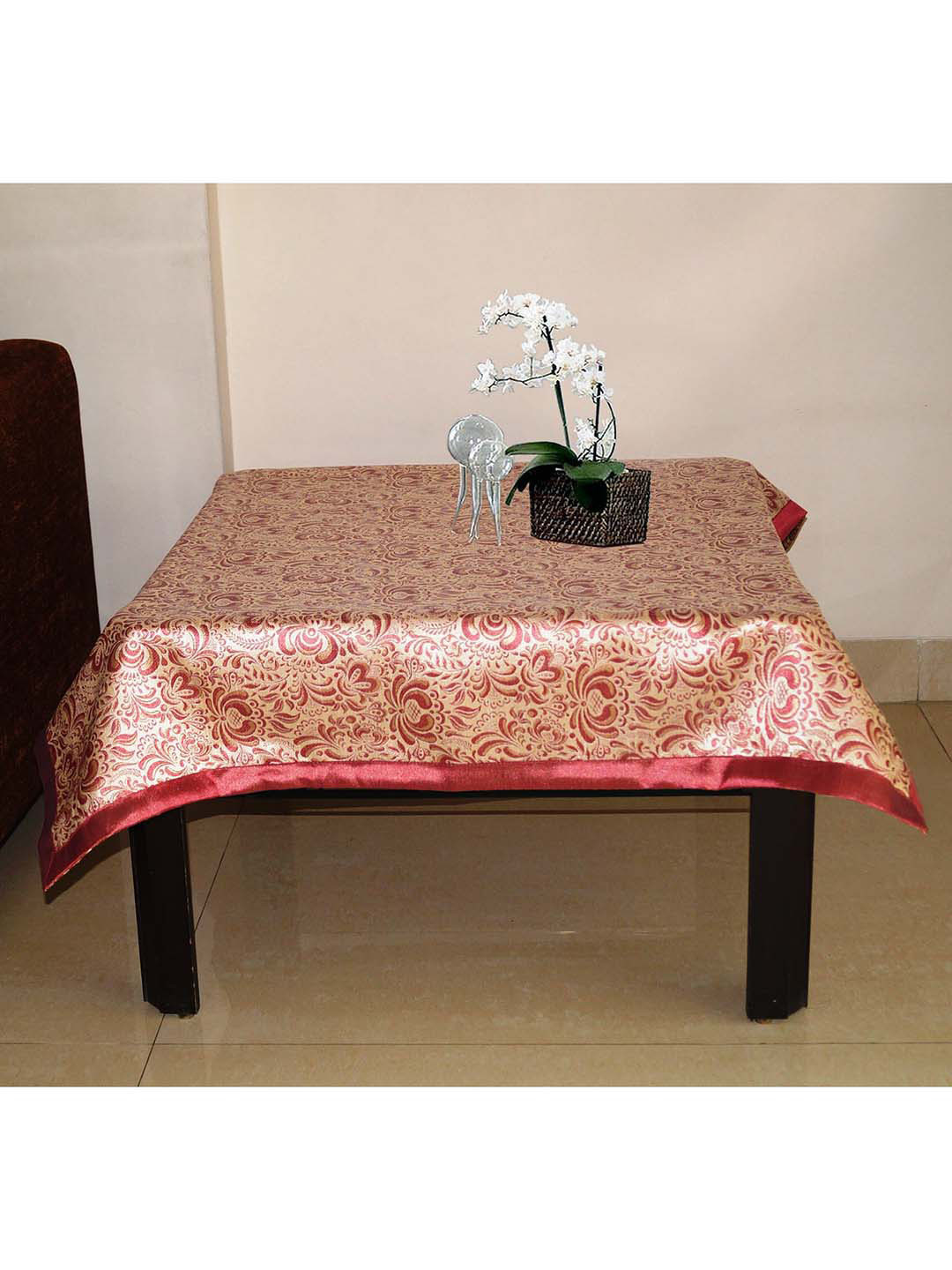 

Lushomes Pink Digital Printed Table Cloth