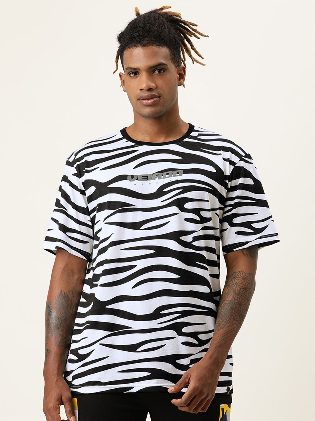 

VEIRDO Men White Zebra Printed Oversize T-shirt