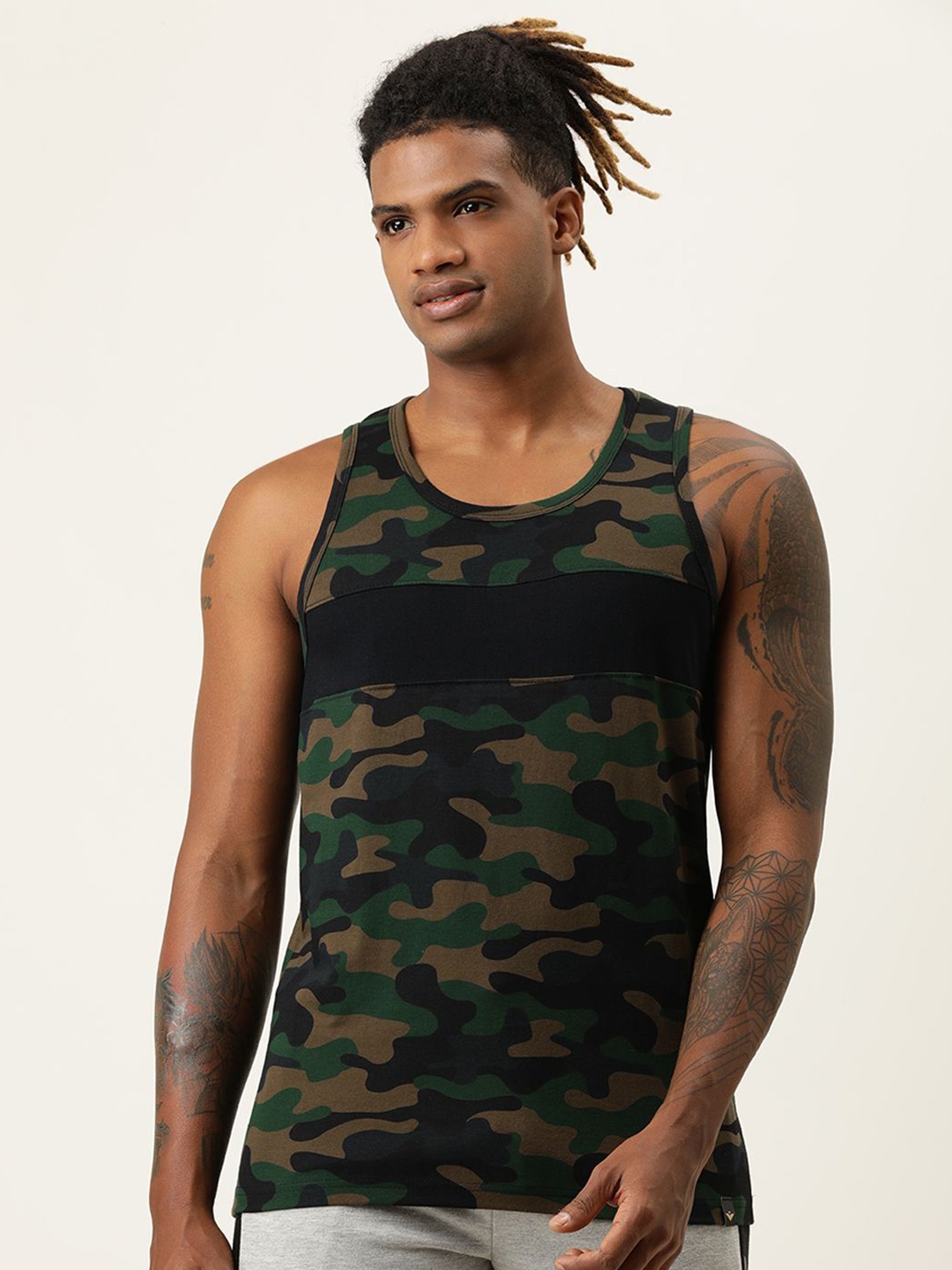 

VEIRDO Men Green Camouflage Printed Cotton T-shirt