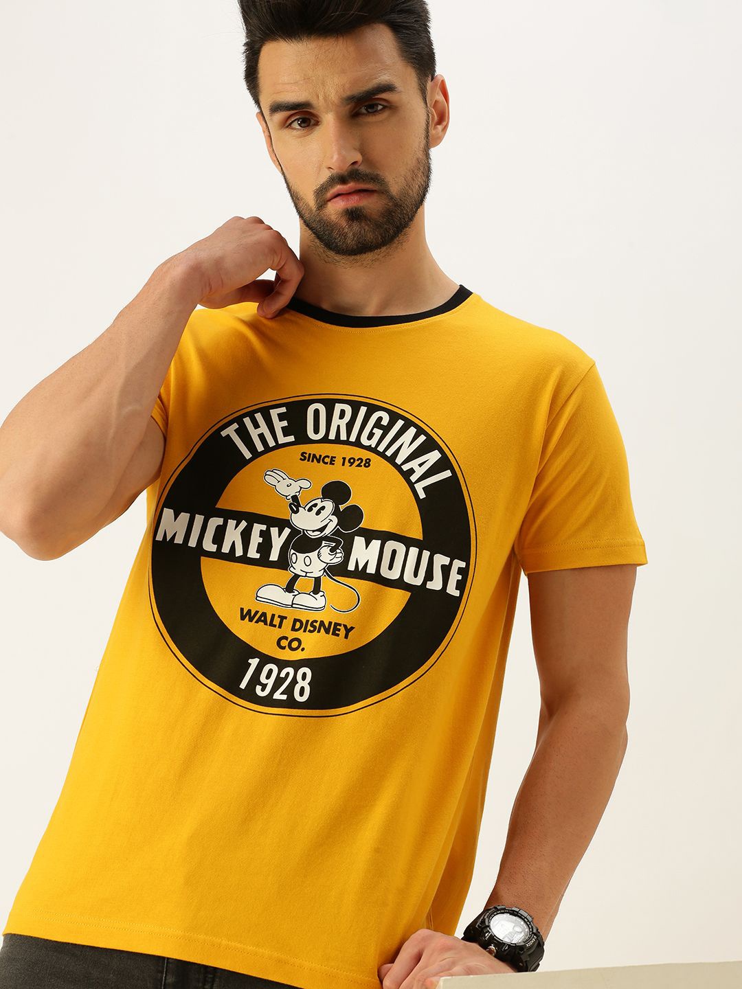 

VEIRDO Men Yellow & Black Typography Mickey Mouse Printed T-shirt