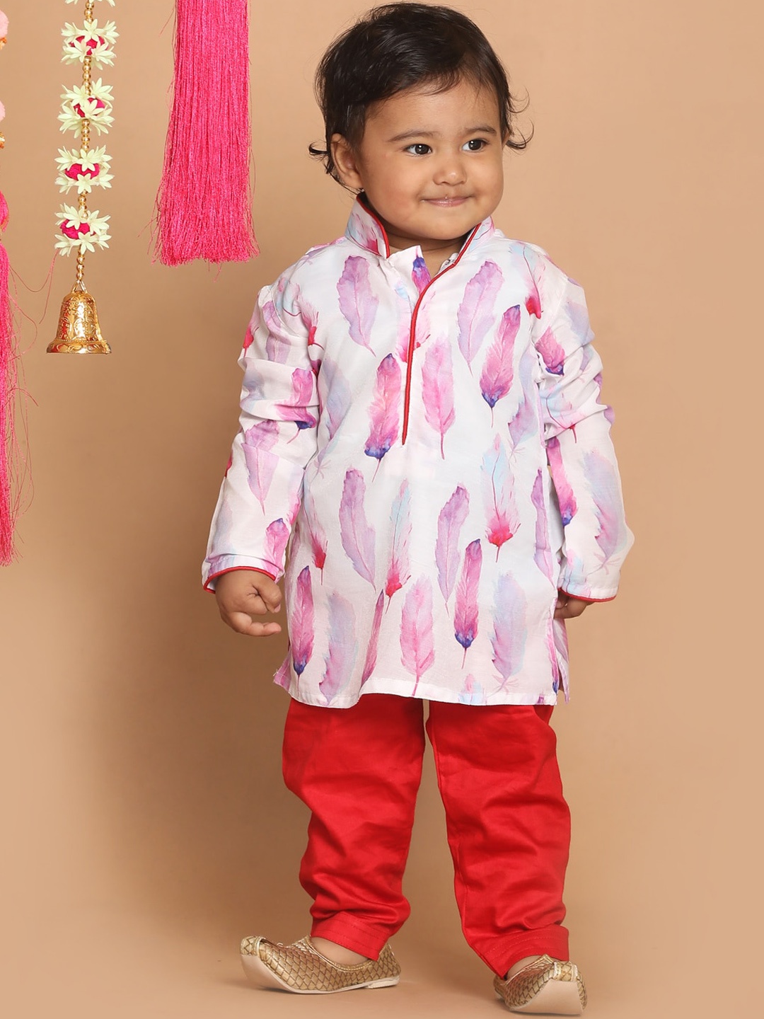 

VASTRAMAY Boys Infant White Printed Kurta with Pyjama set