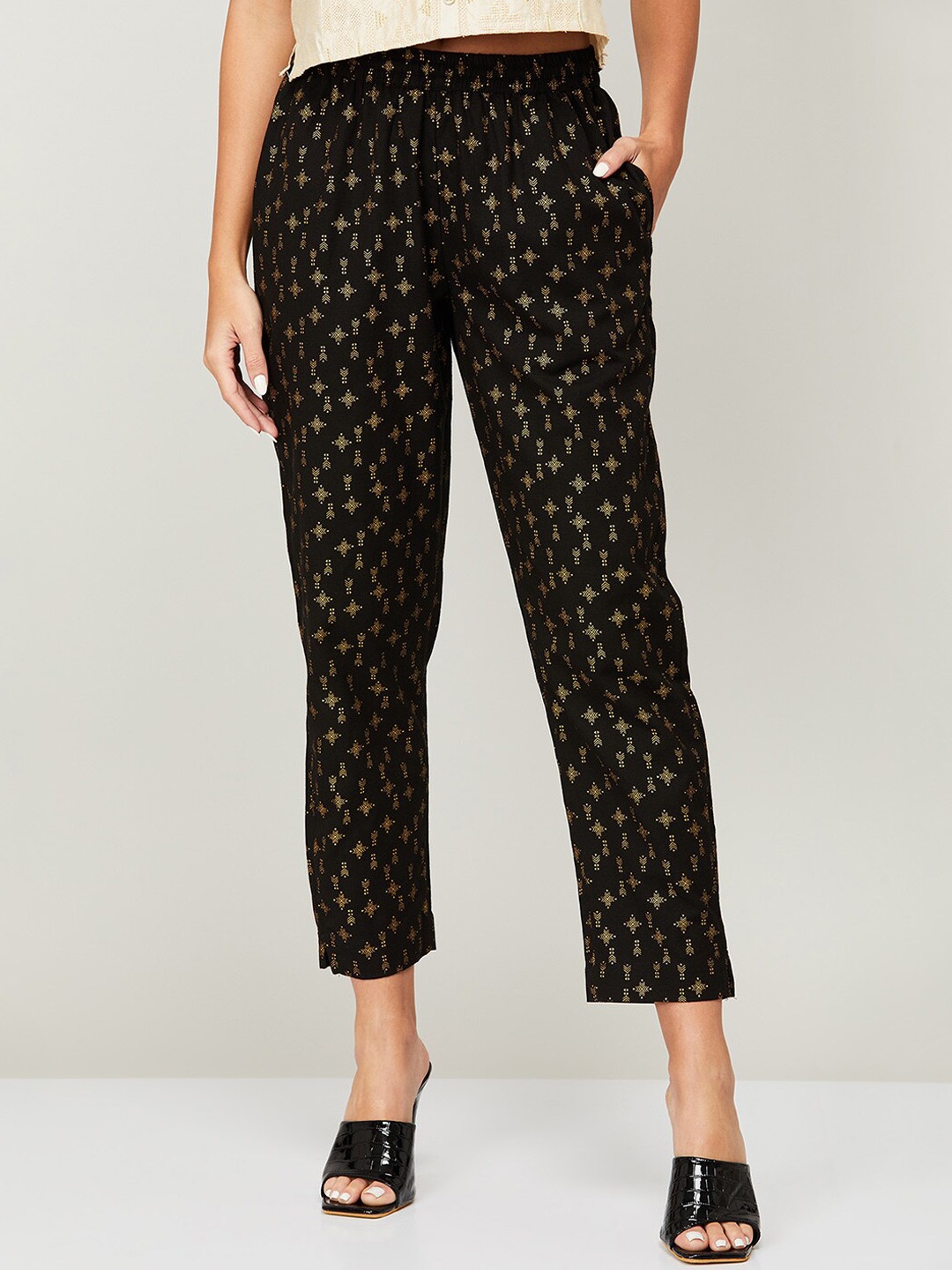 

Melange by Lifestyle Women Black Floral Printed Trousers