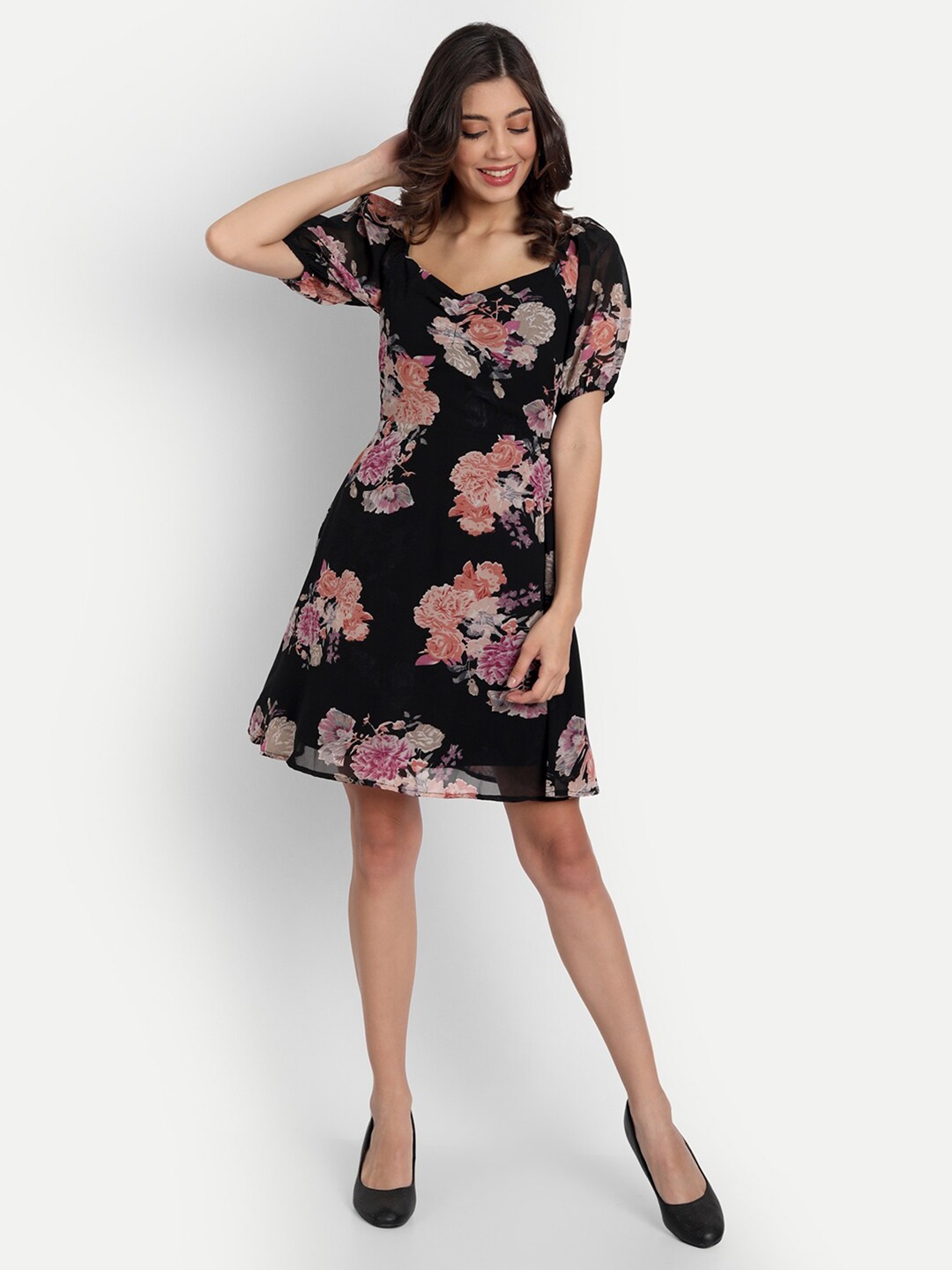 

ESSQUE Black & Peach-Coloured Floral Georgette Dress