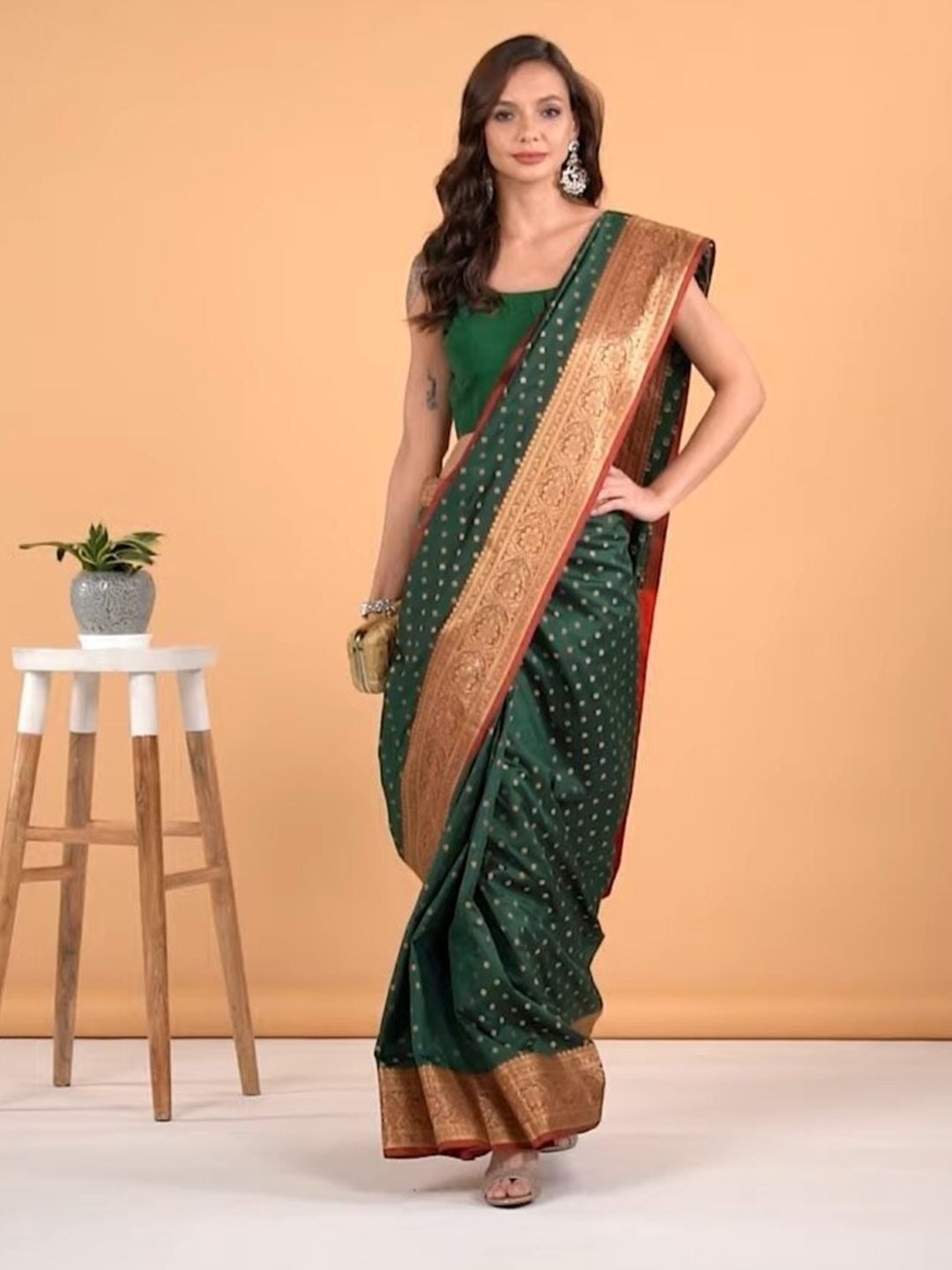 

MS RETAIL Green & Red Woven Design Zari Silk Blend Banarasi Saree