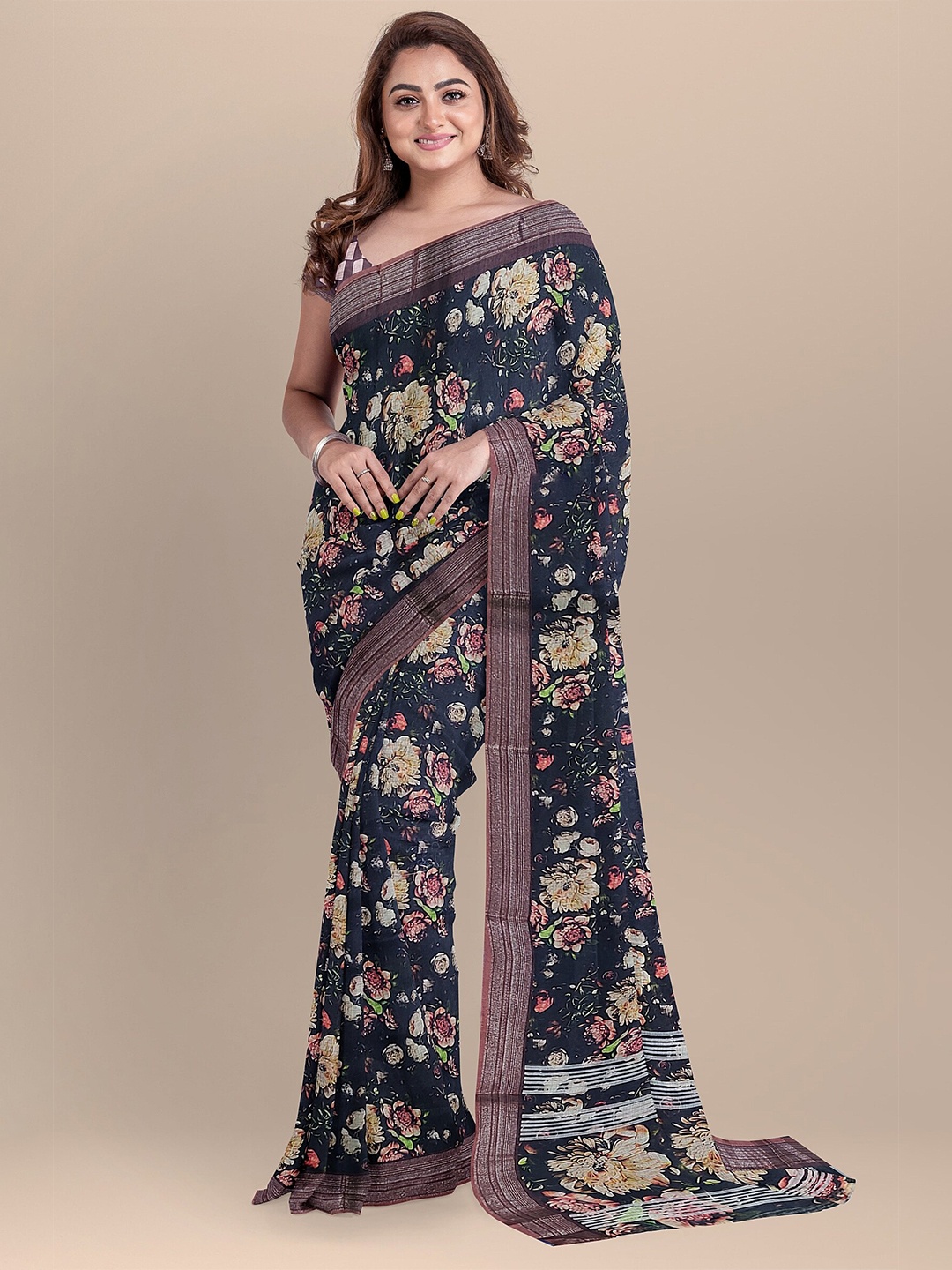 

The Chennai Silks Black & Green Floral Zari Linen Blend Fusion Saree