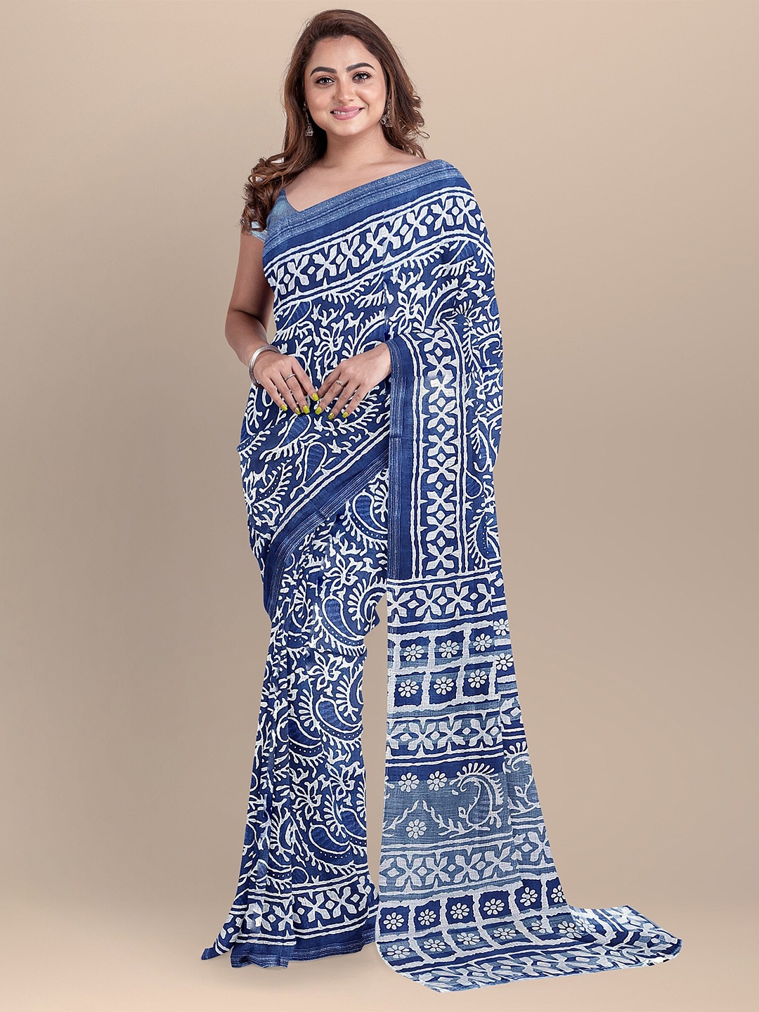 

The Chennai Silks Blue & White Floral Zari Linen Blend Fusion Saree
