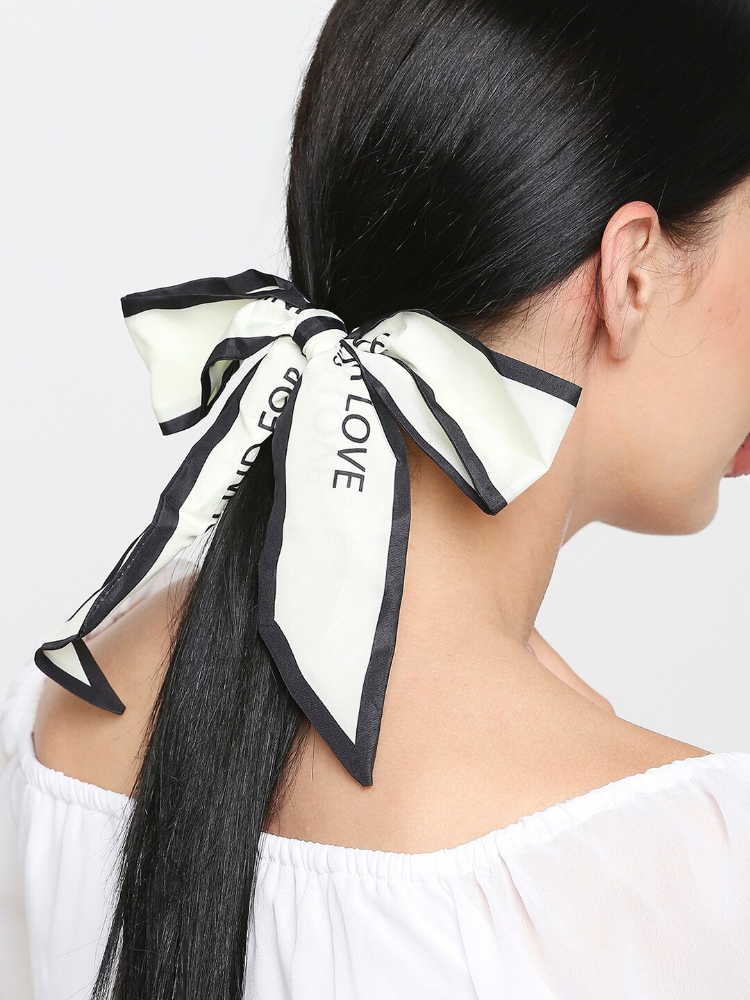

OOMPH Women White & Black Beaded Ponytail Holders