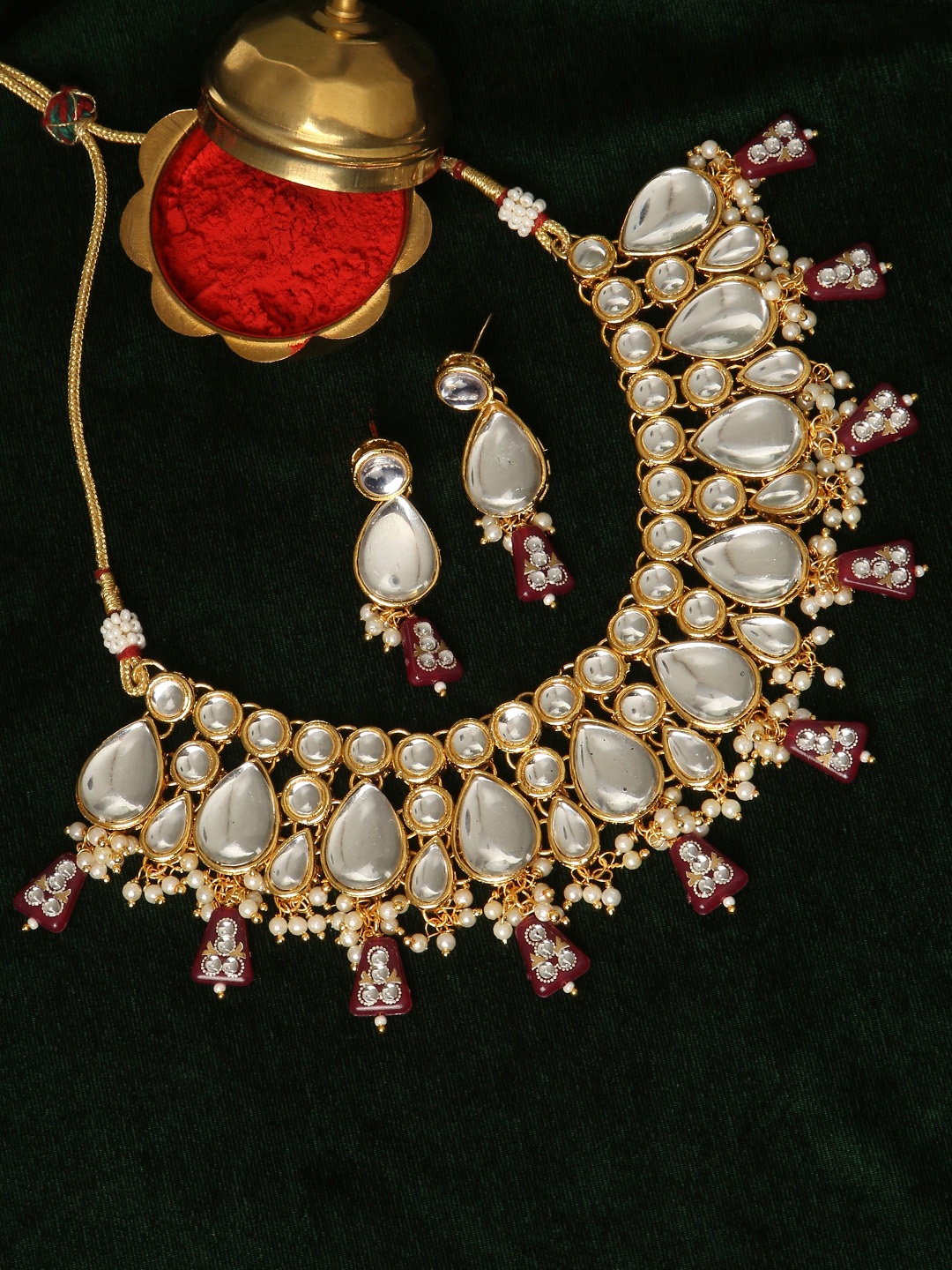 

OOMPH Gold-Toned Pink & White Kundan Studded & Beaded Jadau Jewellery Set