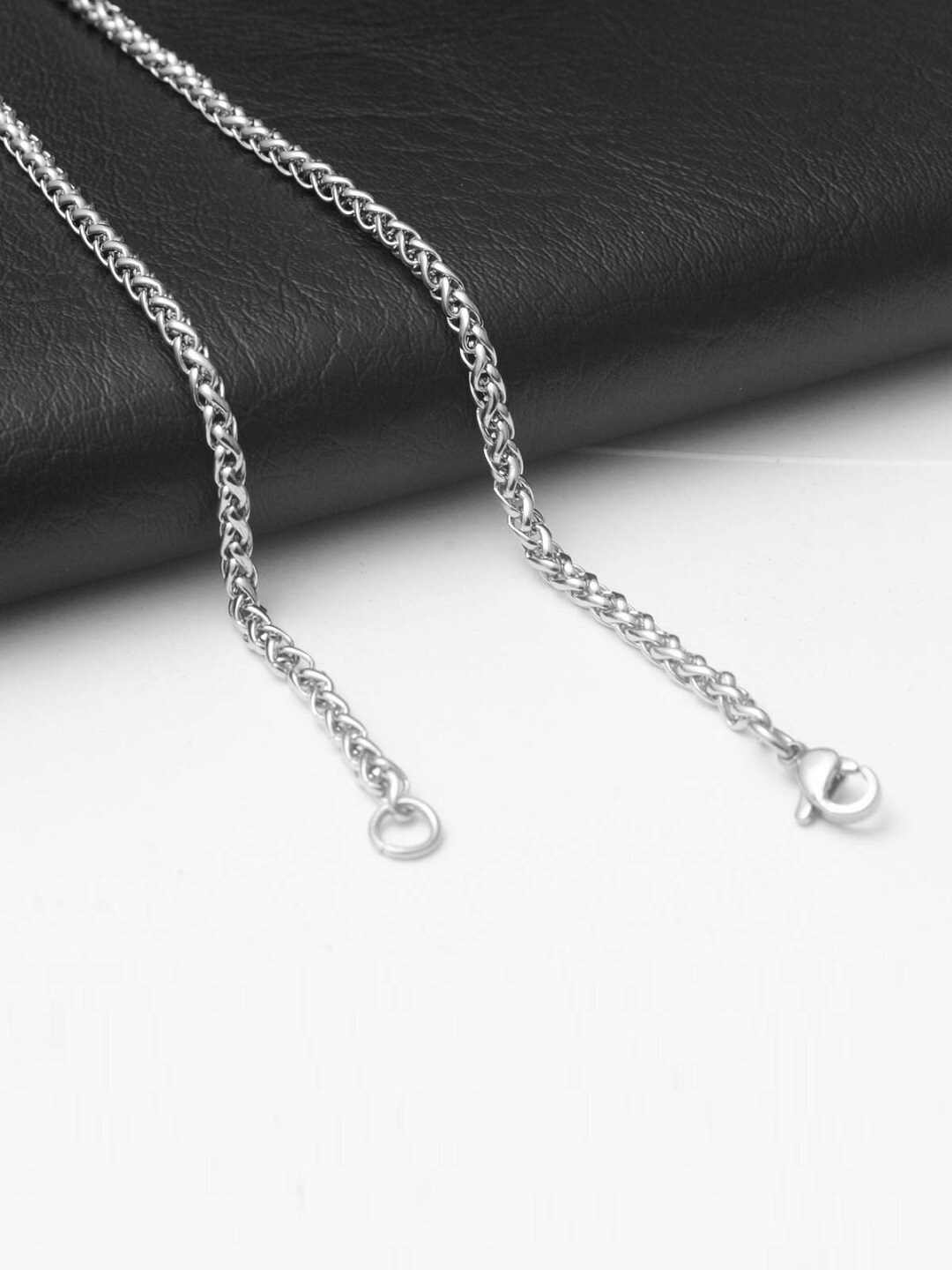 

OOMPH Men Silver-Toned Chain
