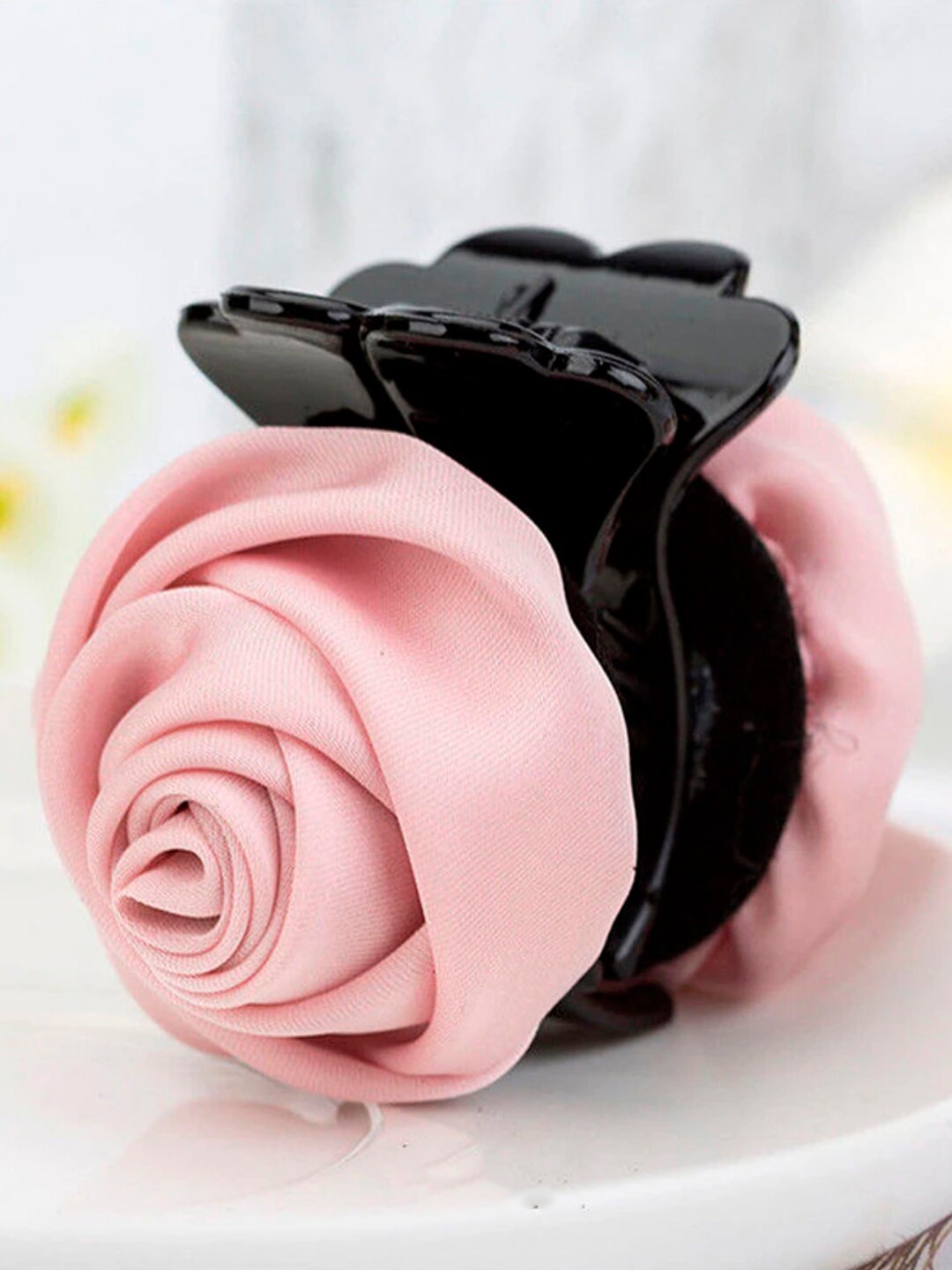 

OOMPH Women Pink & Black Floral Claw Clip