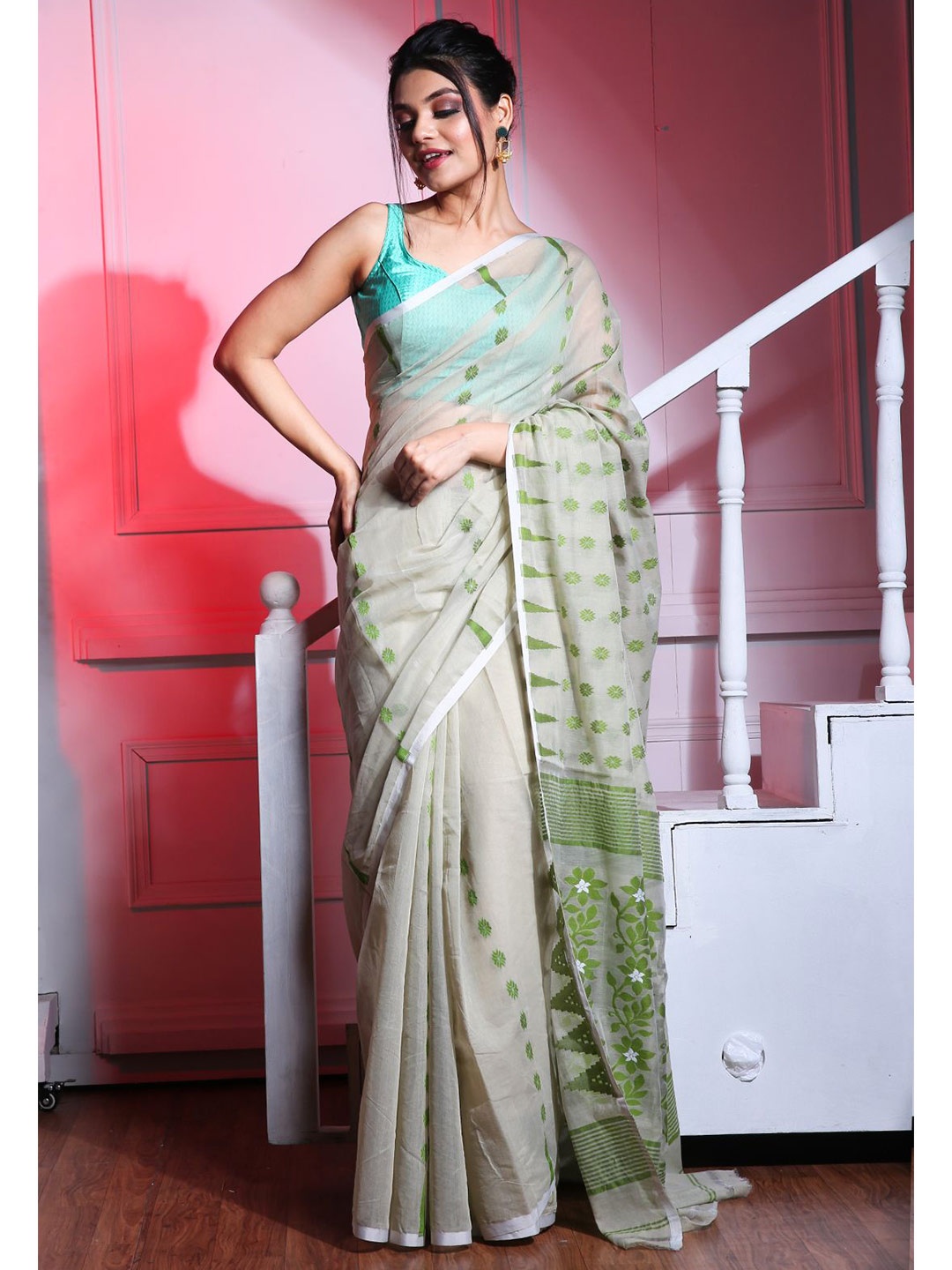 

Charukriti Green & Off White Woven Design Silk Cotton Jamdani Saree