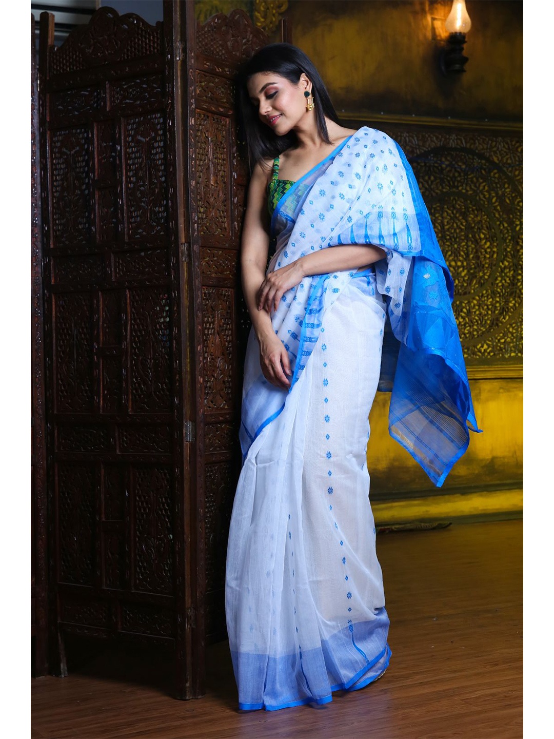

Charukriti White & Blue Ethnic Motifs Silk Cotton Jamdani Saree