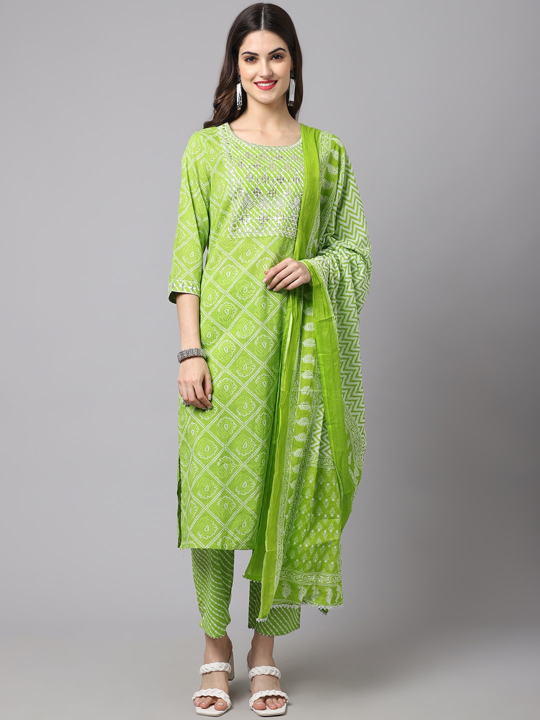 

ANAISA Women Green Bandhani Printed Pure Cotton Kurti with Trousers & With Dupatta