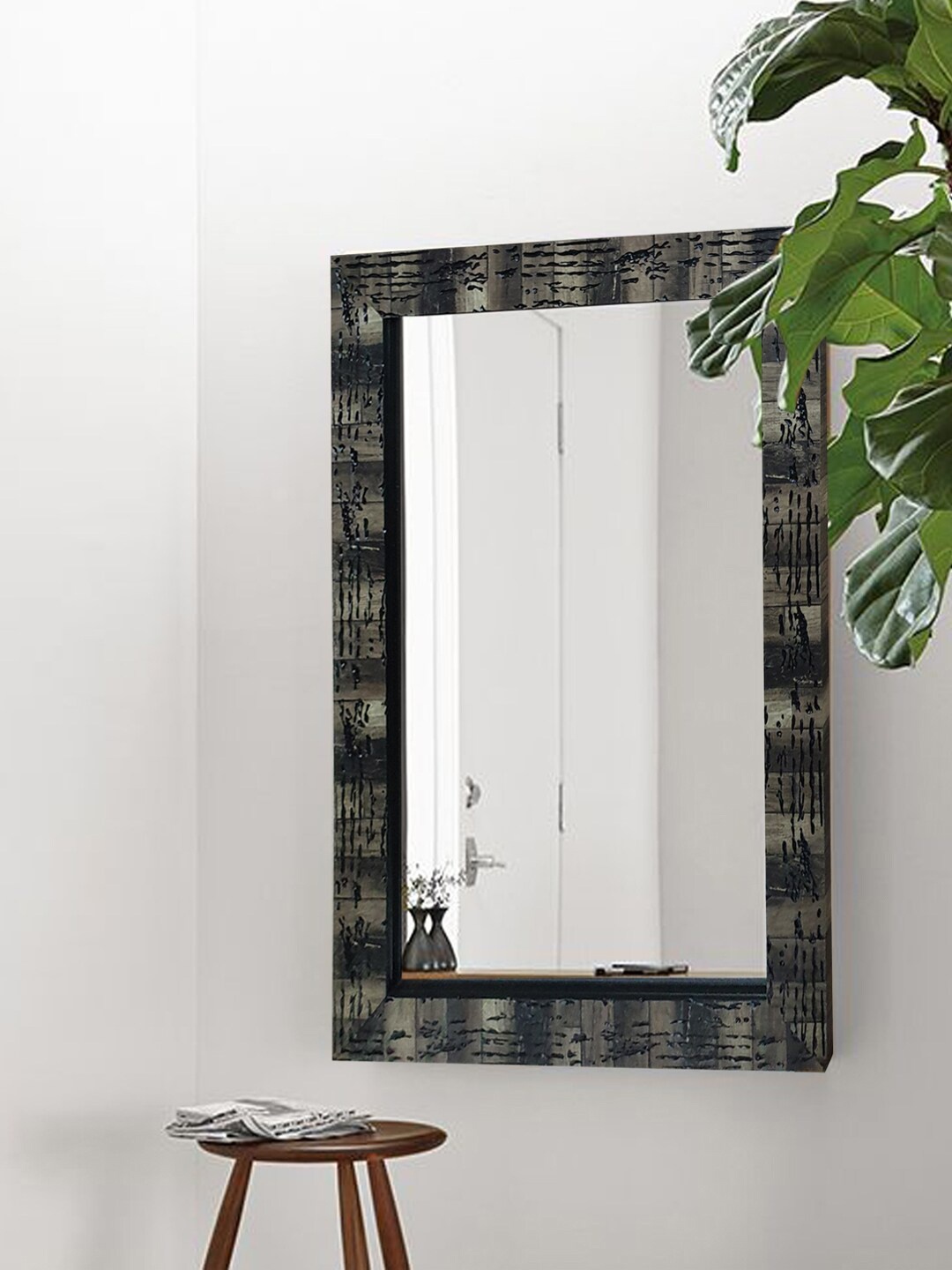 

Gallery99 Black Textured Mirror