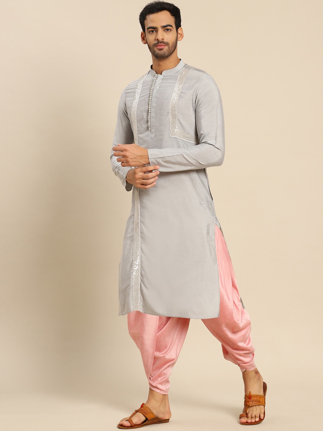 

KISAH Men Grey Yoke Design Sequinned Kurta with Salwar