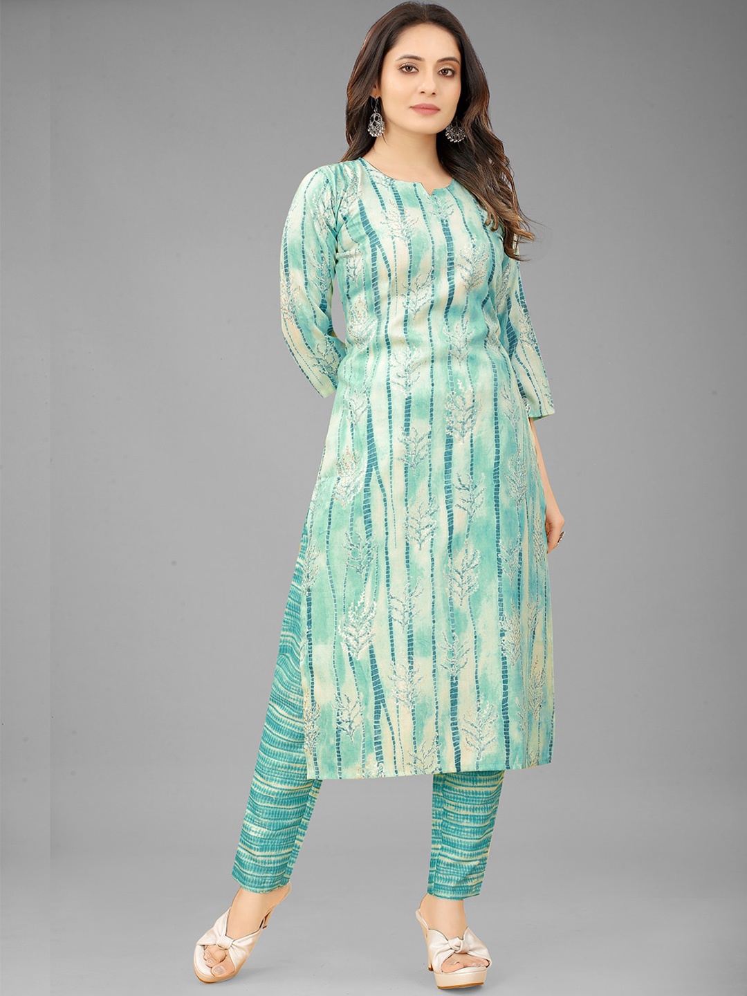 

GUNVANTI FAB Women Turquoise Blue Floral Printed Pure Cotton Kurta with Trousers
