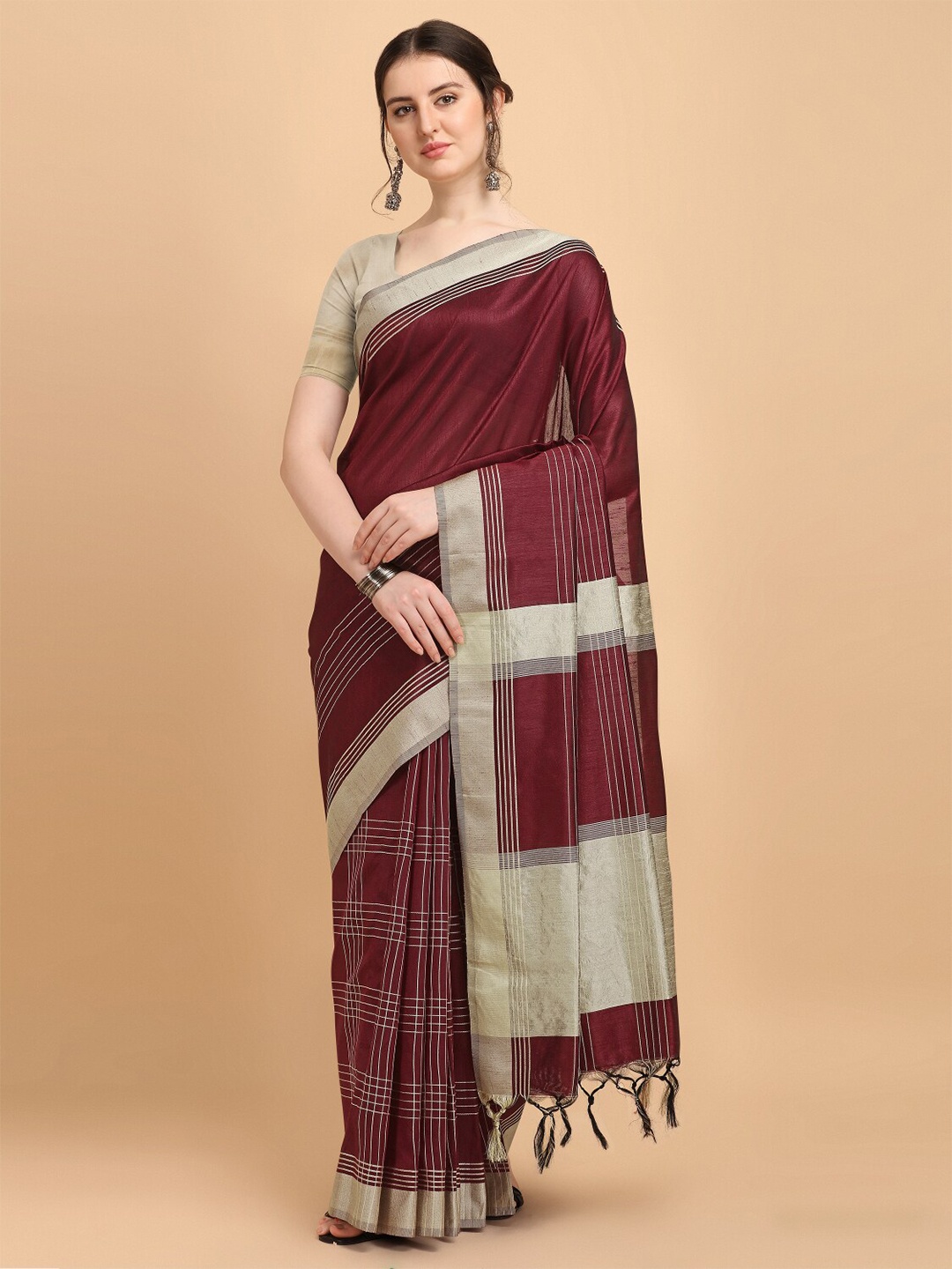 

VISHNU WEAVES Maroon & White Checked Bhagalpuri Saree