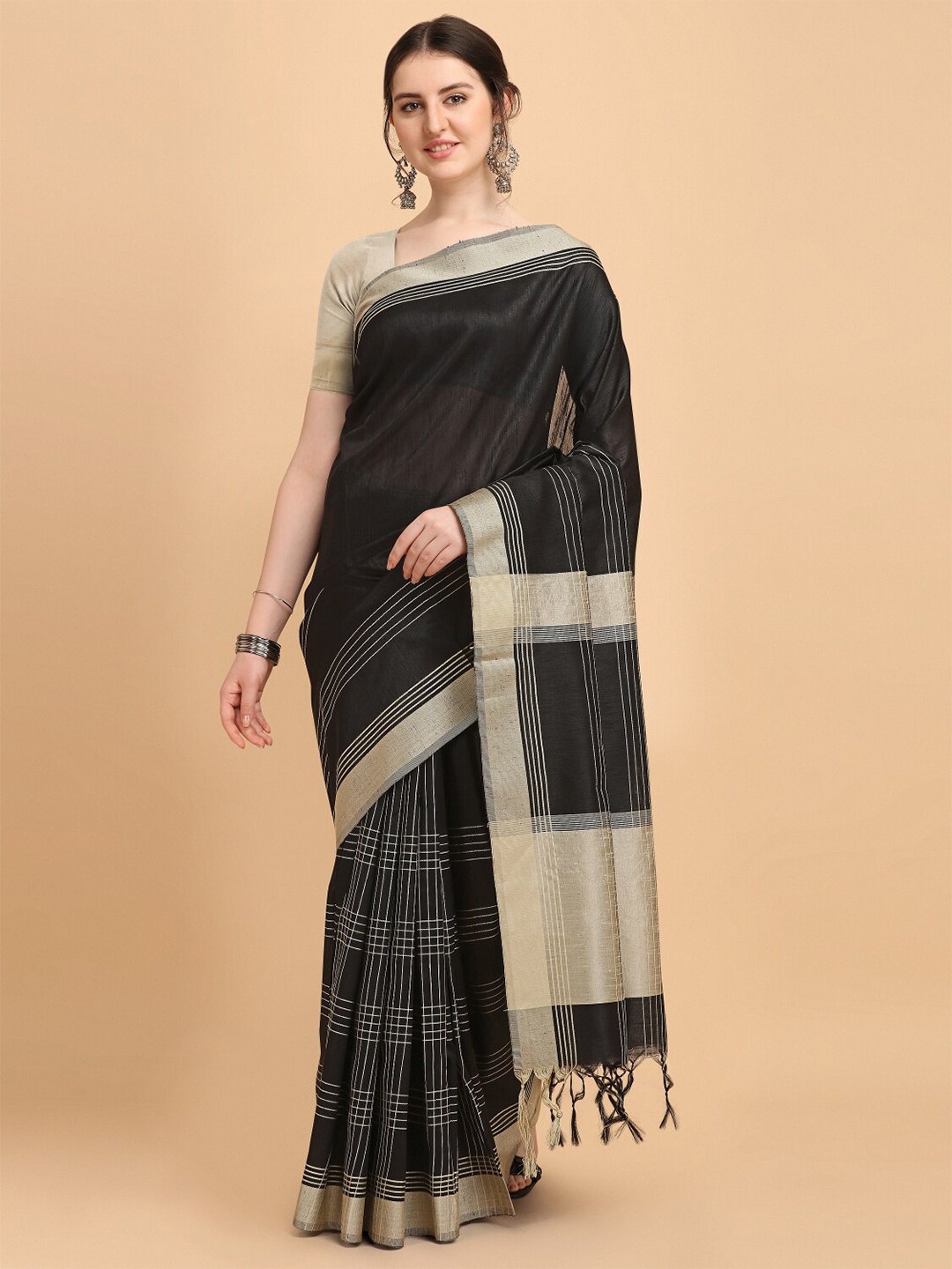 

VISHNU WEAVES Black & Beige Checked Bhagalpuri Saree