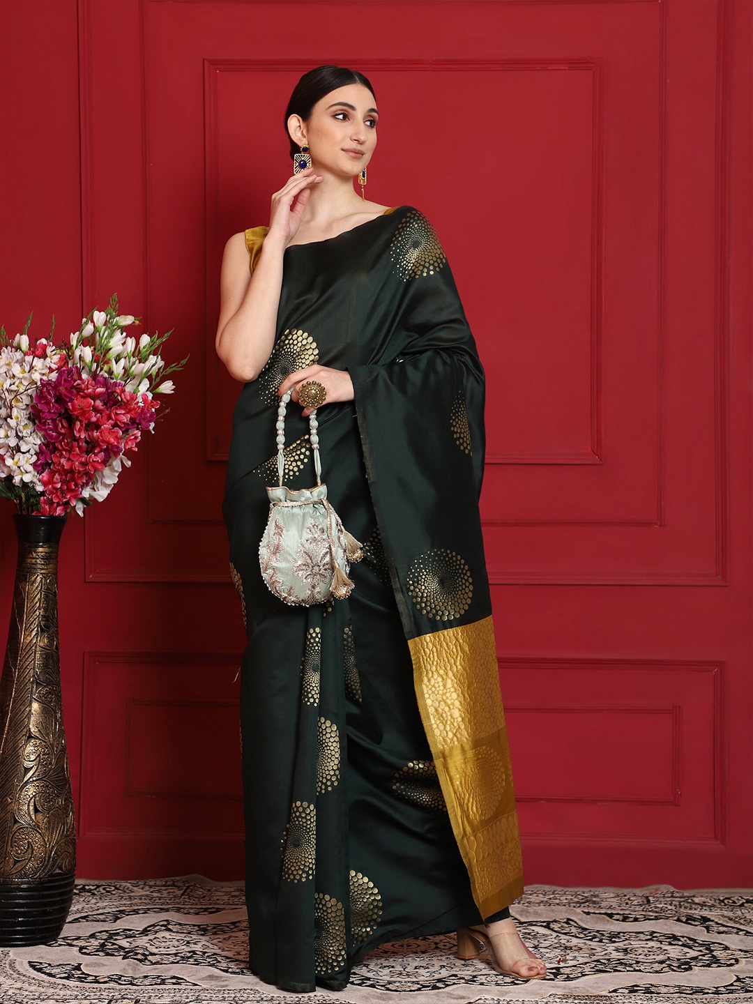 

Glemora Black & Mustard Woven Design Zari Silk Blend Kanjeevaram Saree