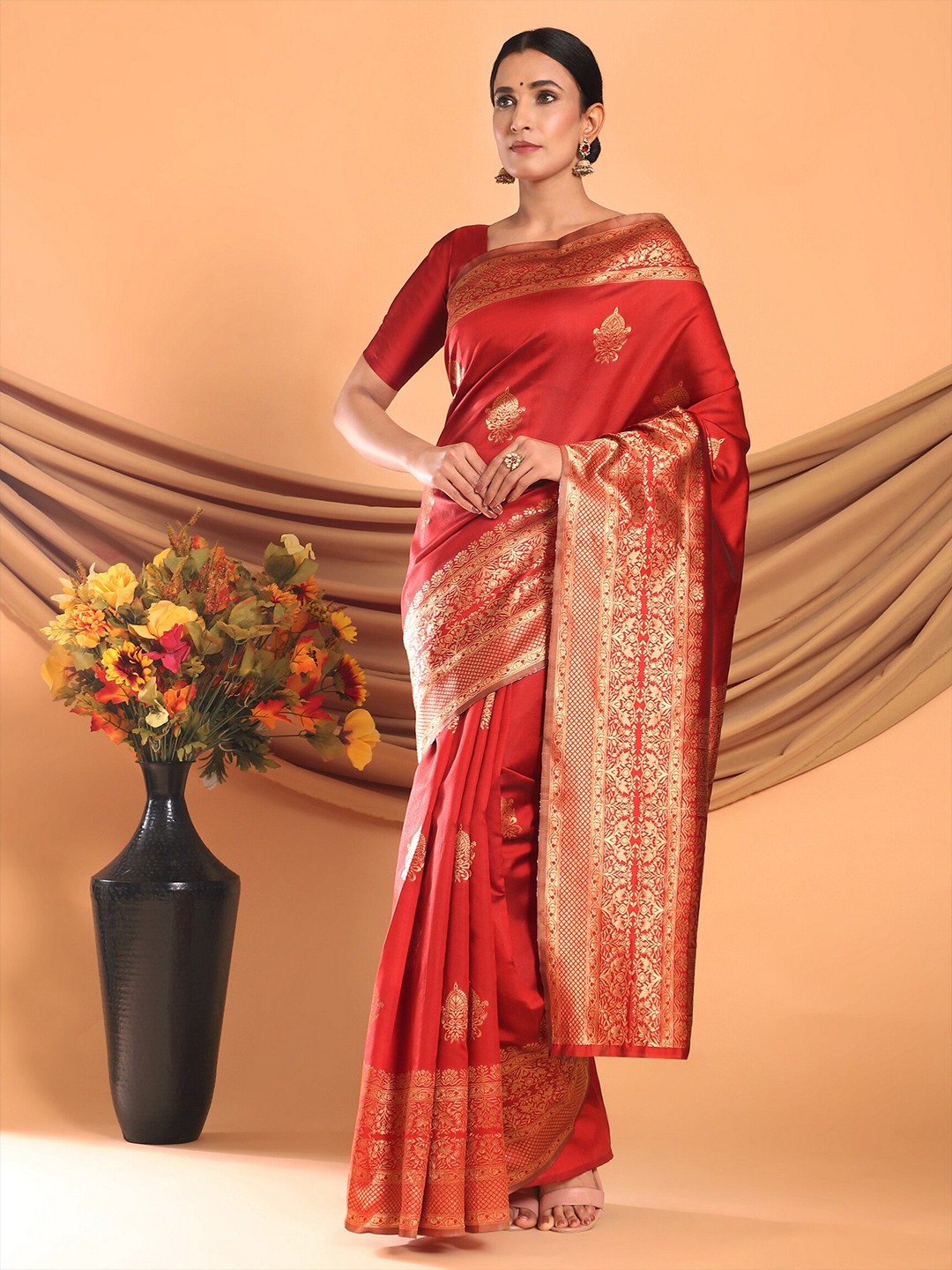 

Glemora Red & Gold-Toned Woven Design Zari Silk Blend Banarasi Saree
