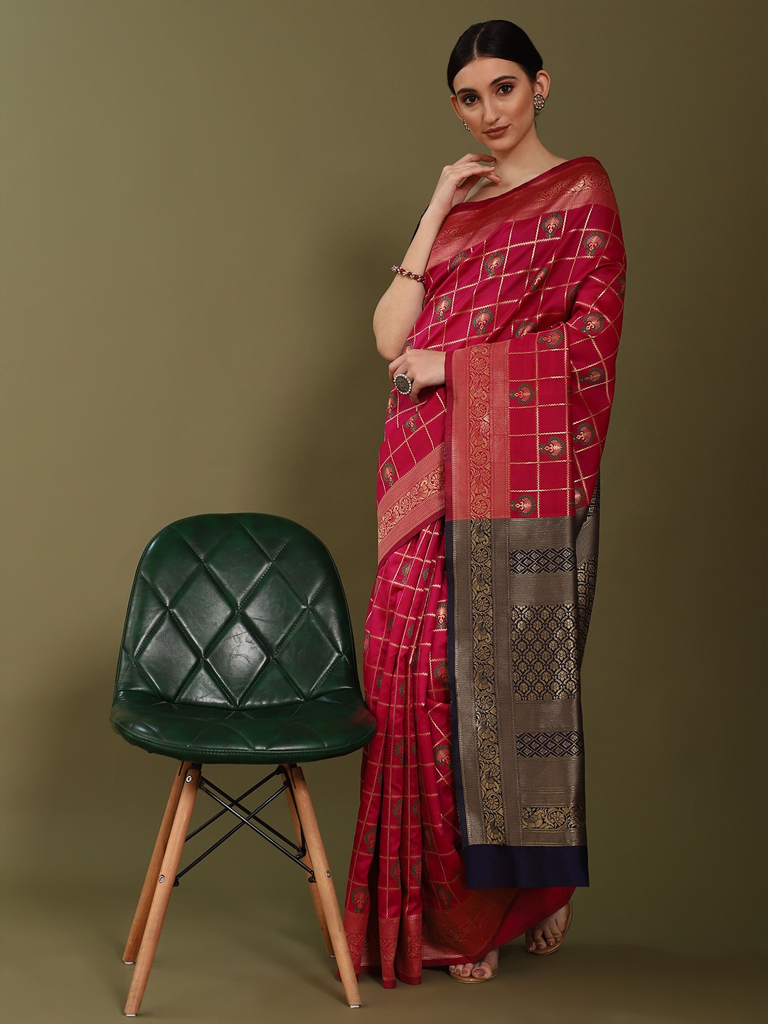

Glemora Pink & Navy Blue Woven Design Zari Silk Blend Kanjeevaram Saree