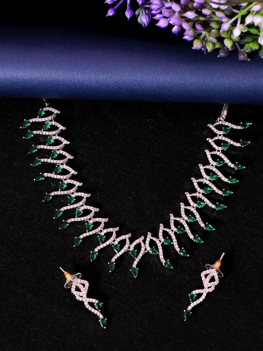 

SwaDev Sliver-Plated Green & White AD Stone-Studded Jewellery Set