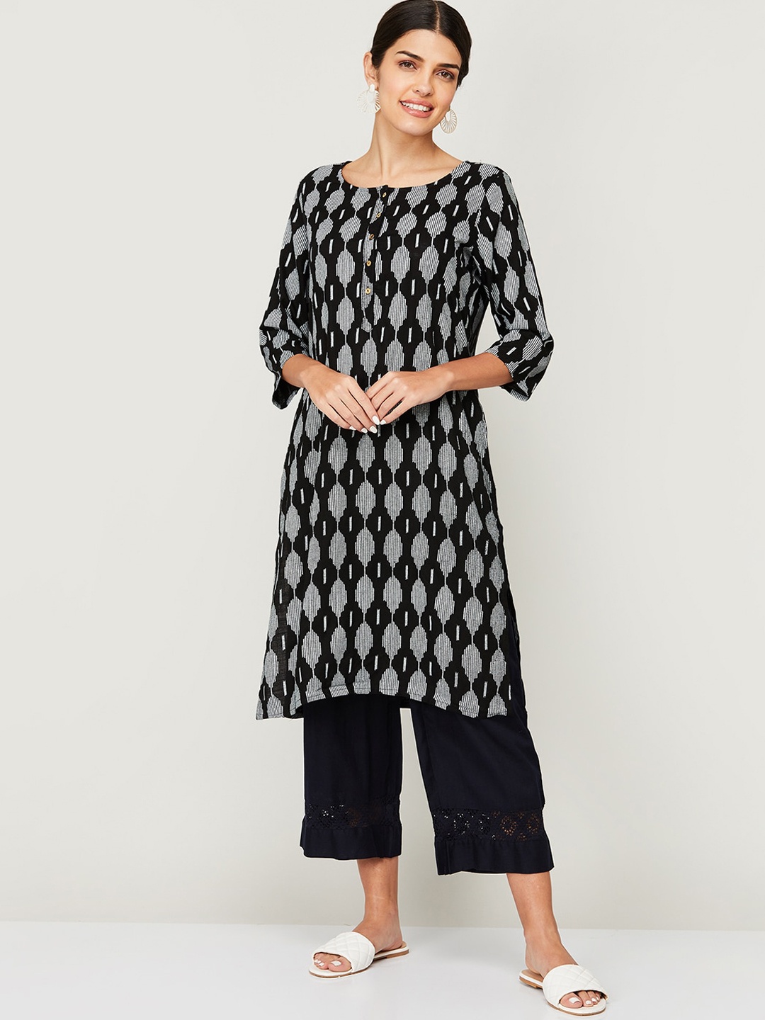 

Melange by Lifestyle Women Black Geometric Kurta