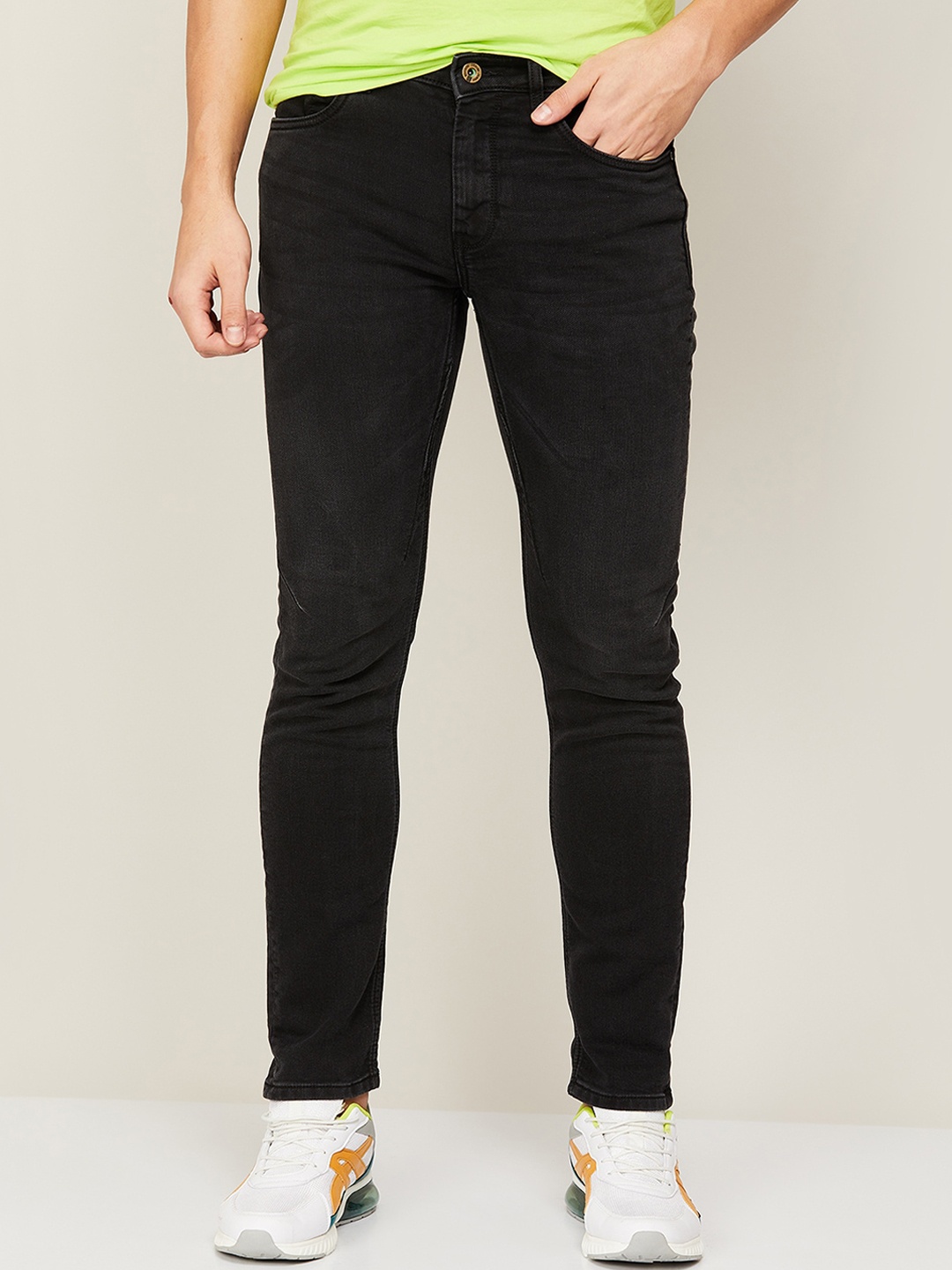 

Bossini Men Black Tapered Fit Stretchable Jeans