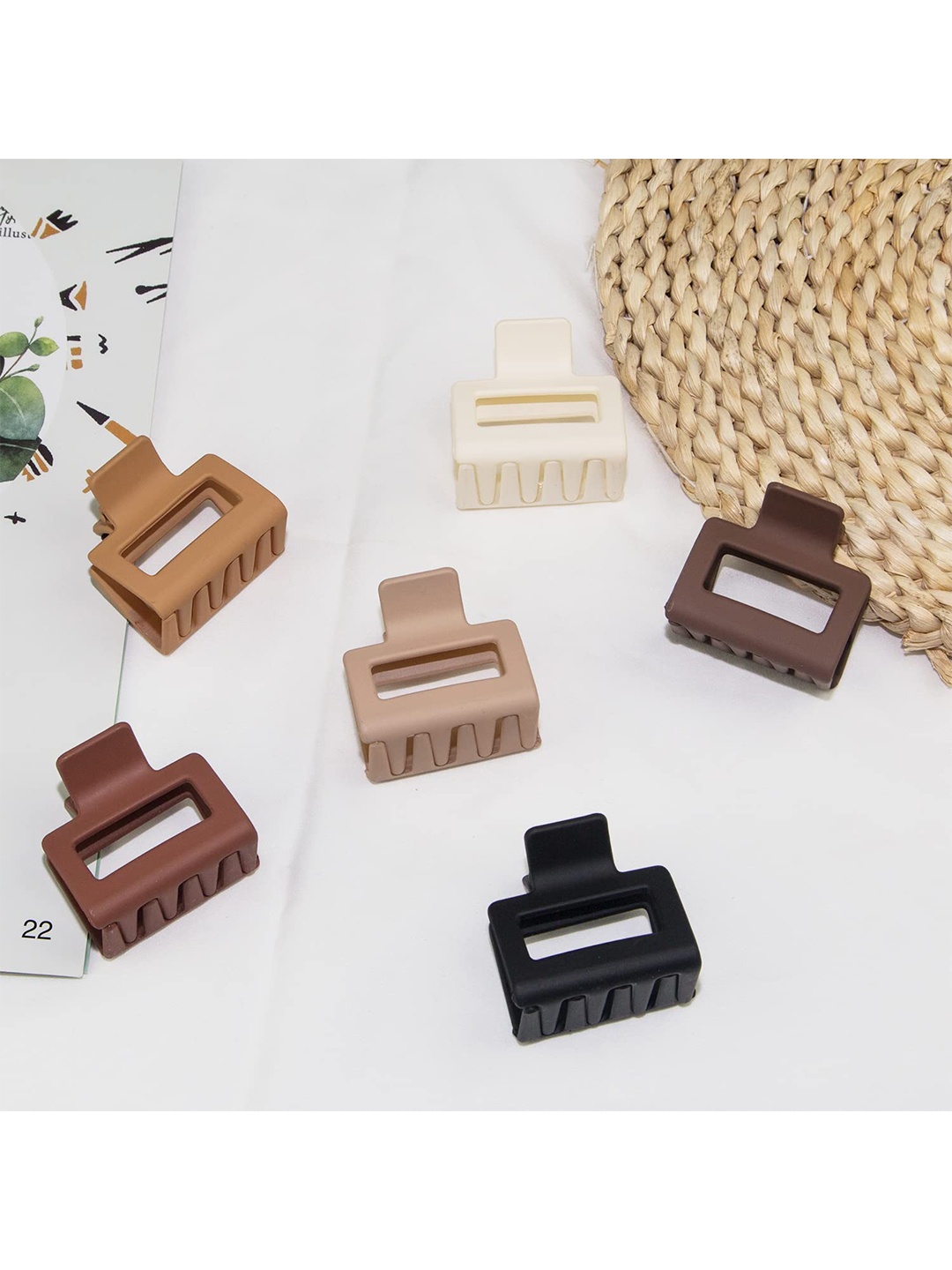 

VAGHBHATT Women Set of 6 Cream-Coloured & Black Claw Clip