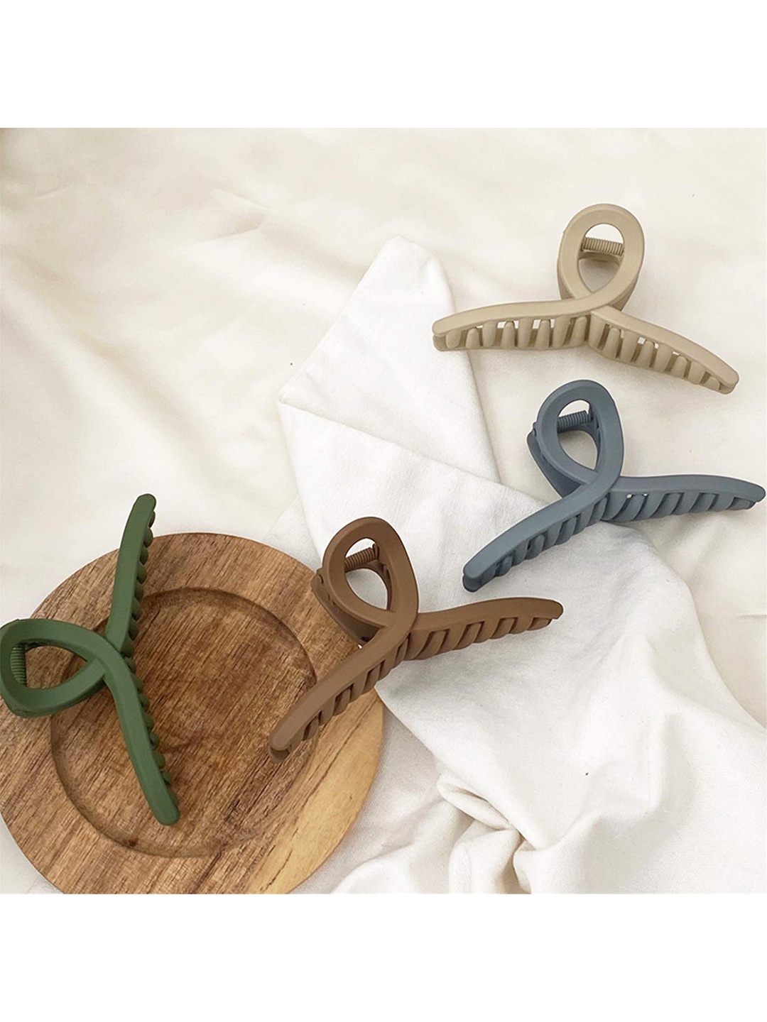 

VAGHBHATT Women Green & Grey Set of 4 Claw Clip