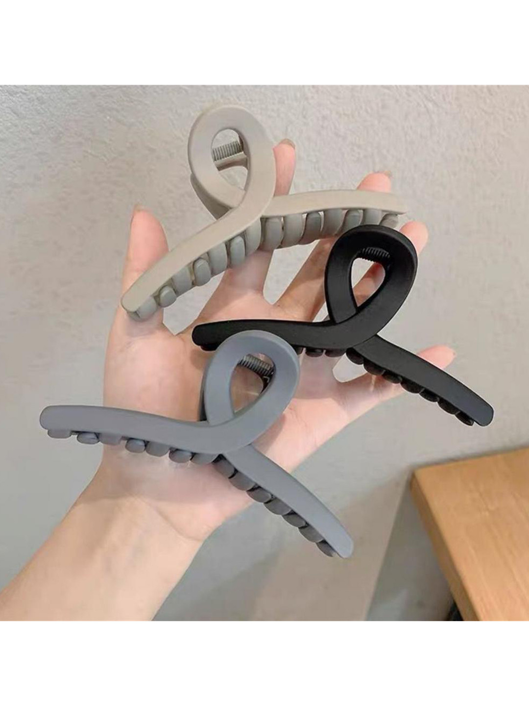 

VAGHBHATT Women Black Set of 3 Claw Clip