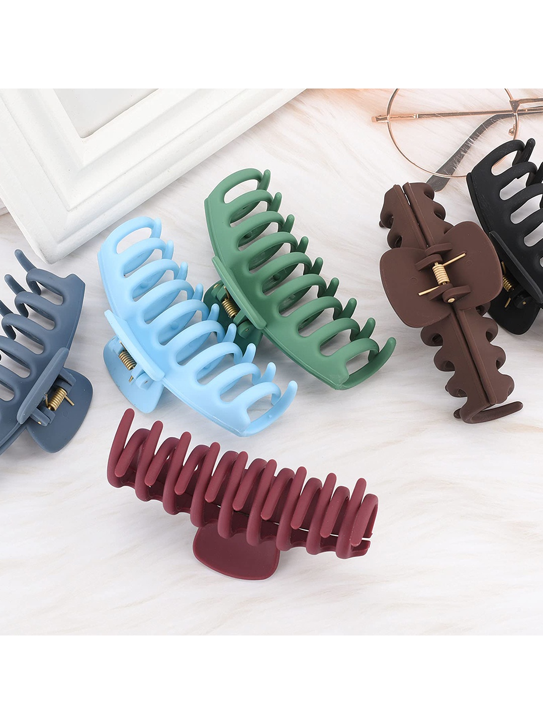 

VAGHBHATT Women Set of 12 Green & Yellow Claw Clip