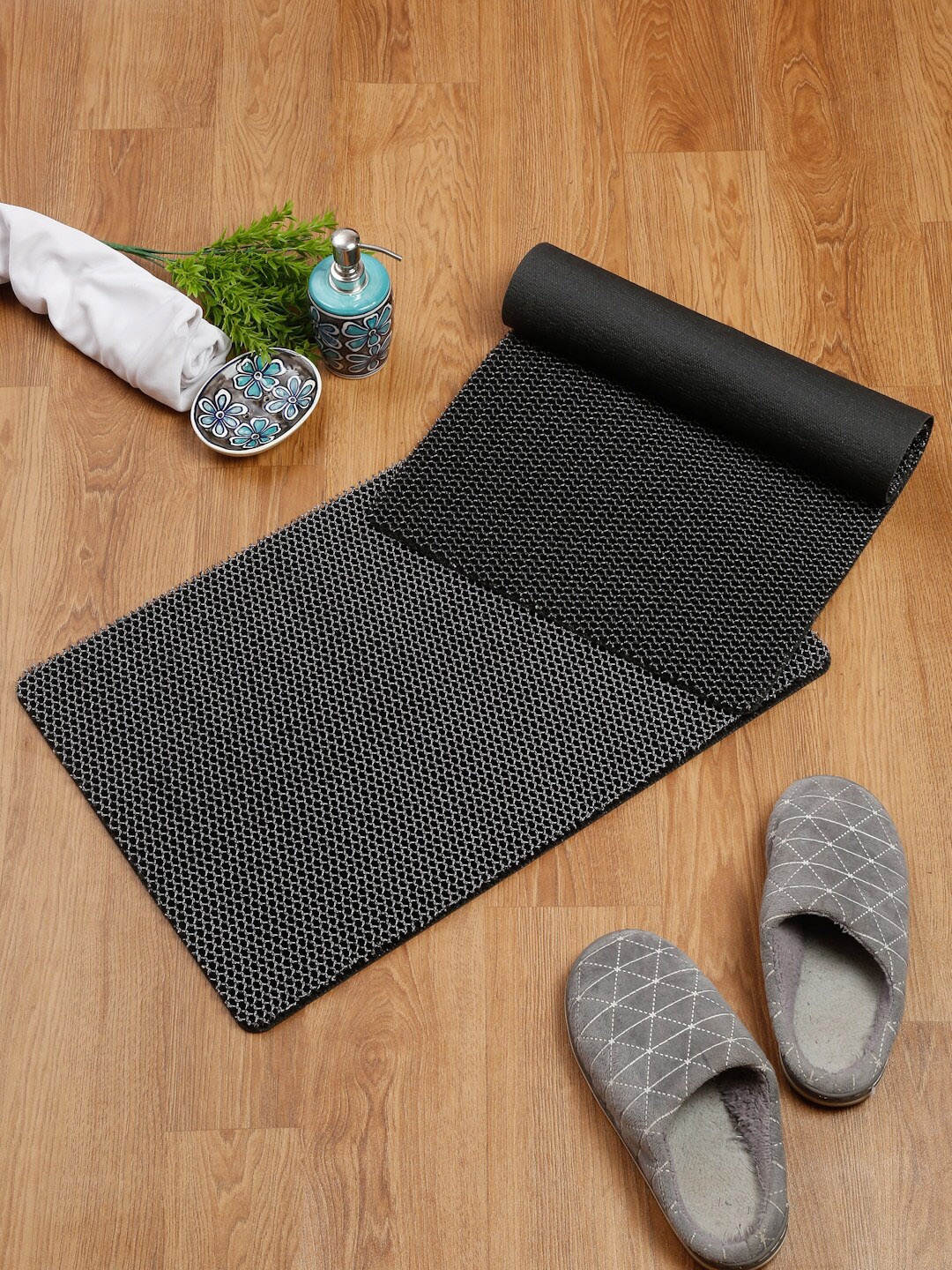 SOKNACK Set Of 2 Black Self-Design Coir Doormats